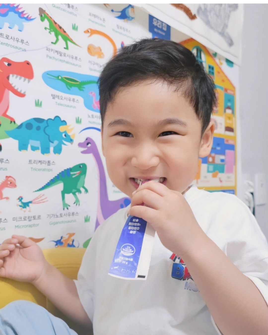 사랑하는 우리 아이😘
🩻뼈도 튼튼 키도 쑥쑥 자라게 해주려면 꼭 필요한 칼슘

🦒뼈 성장에 꼭 필요한 칼슘
☀️칼슘의 흡수를 돕는 비타민D
🦾정상적인 세포분열을 위한 아연
💪기초대사 증진을 돕는 비타민B6 까지👍🏻

🍑너무나 맛있는 복숭아 맛에
언제 어디서나 편하게 먹을 수 있는 젤리형이라
엄마도 챙겨주기 편하고
아이도 넘 맛있게 먹고 있어요😃

체험단으로 받은 1박스를 책상에 놔줬더니
스스로 매일 챙겨먹고는 다 먹었다고 아빠한테 또 사달라고 얘기하고 아빠가 컨펌완료!
꾸준히 잘 먹을 수 있을것 같아서 구매했답니다ㅎㅎ

#아이가잘먹는영양제 #성장공식칼비아 #칼슘영양제
#체험단후기 #솔직후기 #실구매완료

✍️🏻체험단에 선정되어 업체로부터 제품을 제공 받았으며
실제로 섭취하며 느낀 점을 솔직하게 담은 후기 입니다
체험후 만족하여 실구매까지한 상품입니다.