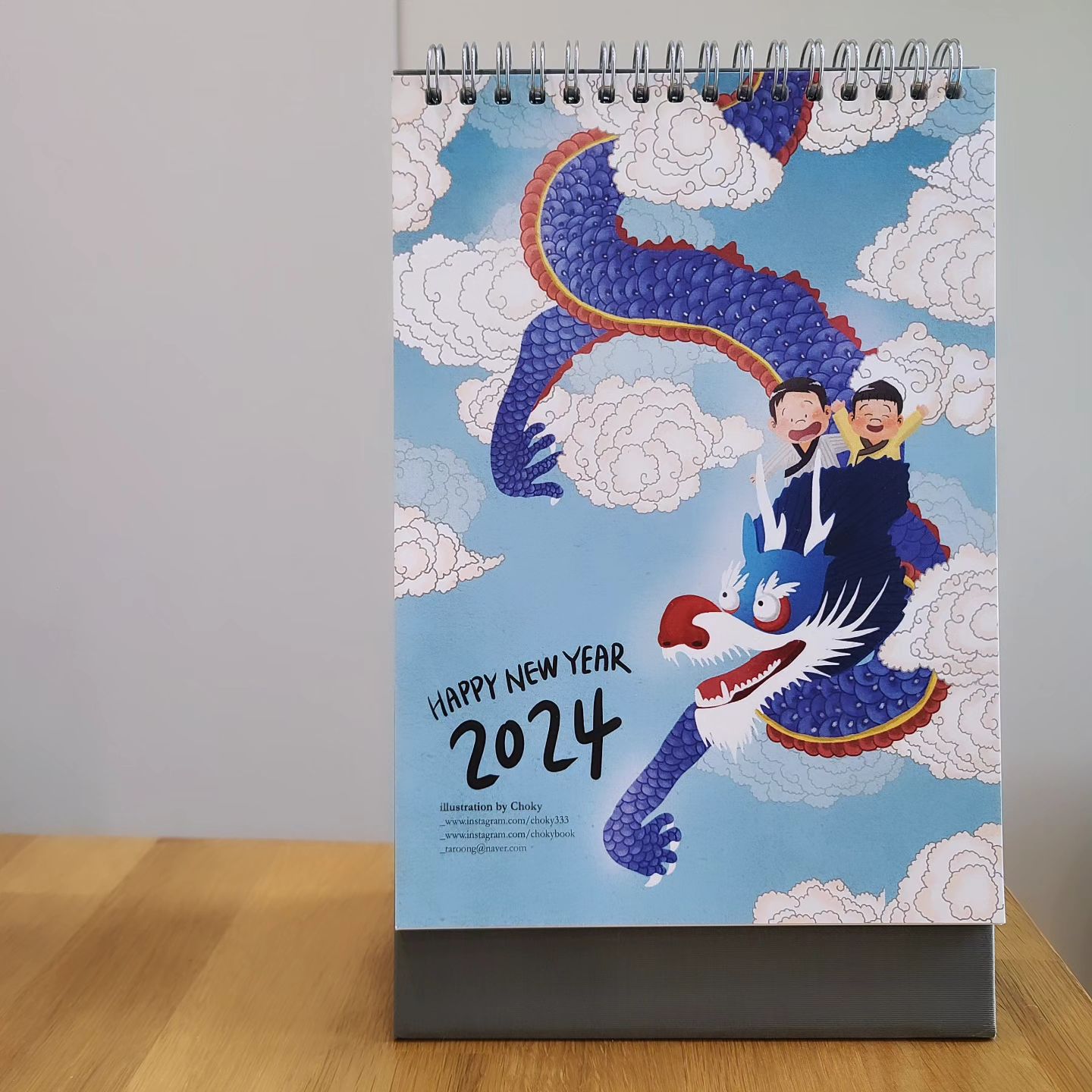 #2024년 choky333 님 #달력 ✨️ 
넘 이쁘당🥰
청룡 비늘과 몽글몽글 구름 넋놓고 보게됨 ㅎㅎ

그나저나 벌써 3월이 코앞👃 이라고???

#일러스트 #새해 #3월