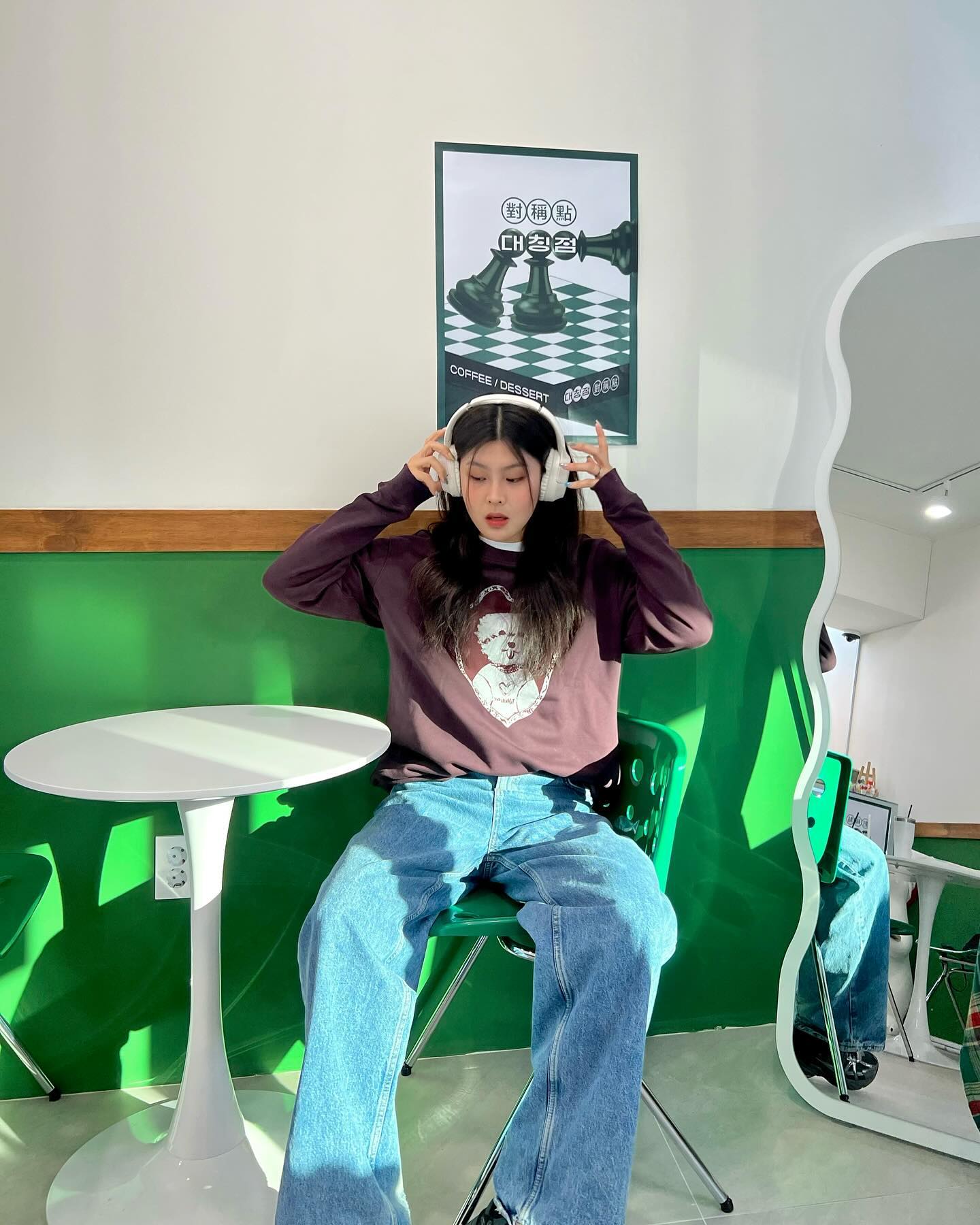 #협찬

디자이너가 직접 핸드드로잉 한 올라레스트만의 그래픽 맨투맨!
holarest.official 

털의 표현 한올한올 유화 느낌 가득한 디테일들 하며..🤭
정성 가득한 맨투맨 디자인👍🏻
보라색과 브라운이 적절하게 섞인 오묘한 컬러감! 소장가치 🆙

#여자맨투맨 #디자이너브랜드맨투맨 #그래픽맨투맨 #올라레스트 #holarest #데일리룩 #겨울맨투맨 #오늘의코디