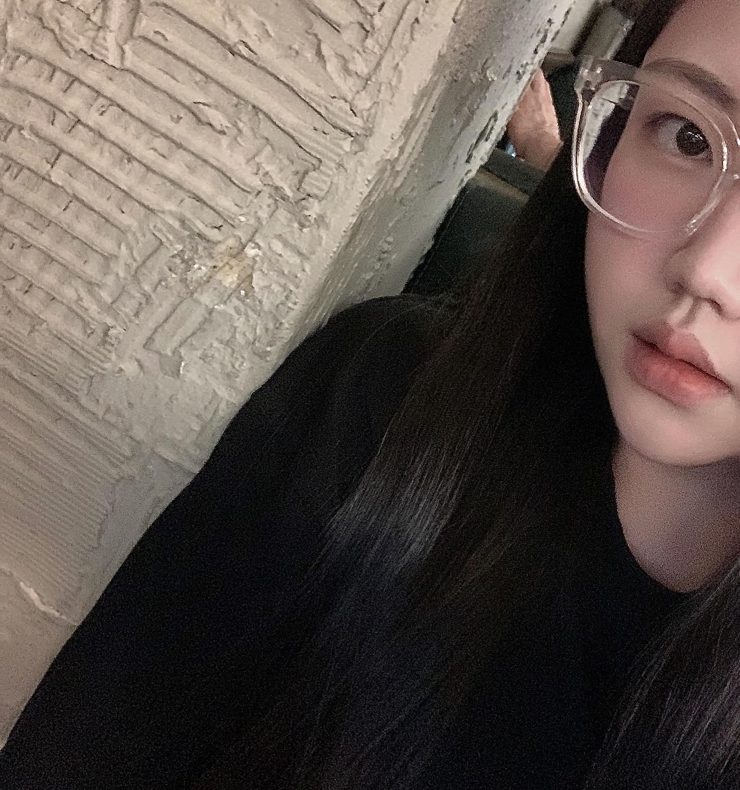 10년만에 동글이 안경 탈출..
이제 홍대힙걸 뭐 그런거 할 수 잇어?