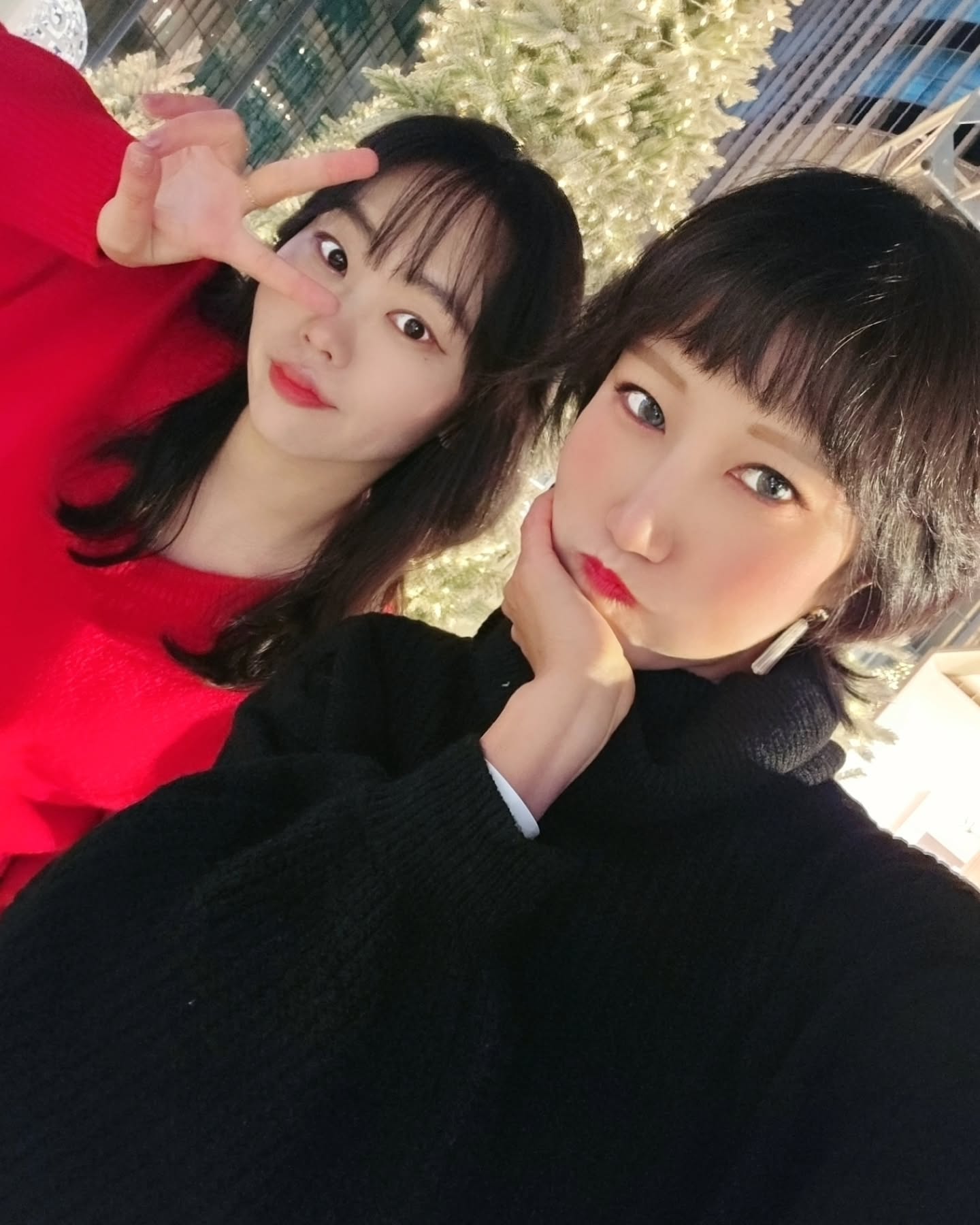 늘 버팀목이 되주는 유리와ㅏㅏㅏ 샤넬아이스링크🩶

#샤넬 #chanel #샤넬팝업 #샤넬아이스링크 ⛸
#christmas #merrychristmas 🎄

#셀피 #selfie #셀카 #selca #셀스타그램 #얼스타그램 #selfies #selstagram #맞팔 #선팔 #일상 #소통 #팔로우 #좋아요 #데일리 #daily #투데이 #today #피드 #일상스타그램 #데일리그램 #ootd #dailylooks #dailyfashion