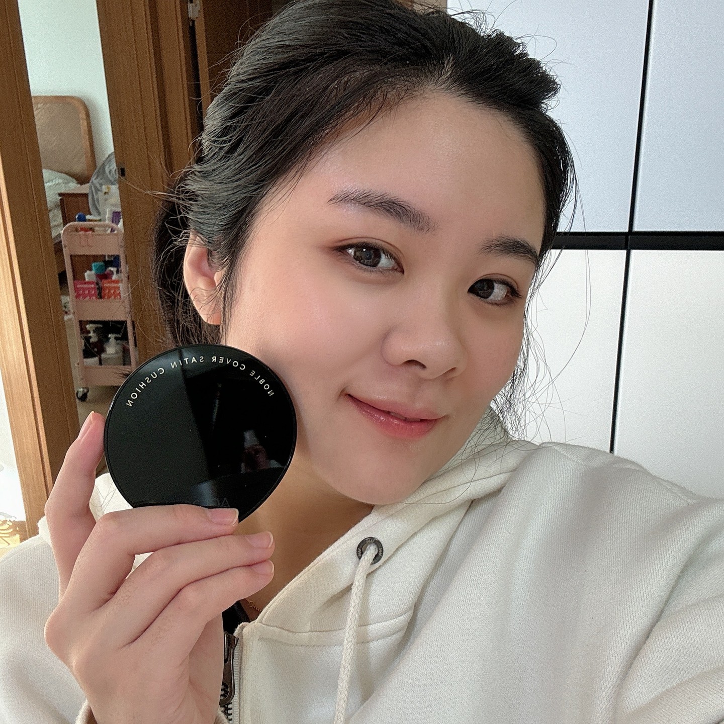 #광고 #협찬
요즘 대세 브랜드 에이지투웨니스
세미매트쿠션 사용해봤어요!
매트는 건조하다는 말은 놉!
속은 촉촉하면서 피부 겉은
보송하게 마무리되고
커버력이 너무 좋아서 환절기면
올라오던 피부 붉은기, 잡티, 모공까지
말끔하게 감춰주니 블러처리 한 것
처럼 매끈한 피부가 완성되었어요.
온라인 브랜드몰 실시간 뷰 기준
올리브영 1위 쿠션으로
3040 분들이 만족하실만한
매트쿠션으로
한 번의 터치로도 완벽한 피부표현을 연출하실 수 있답니다!
브랜드몰을 이용하셔도 좋고
올리브영에도 입점되어있으며
각종 세일 기획전을 통해 다양한 혜택을 제공하고 있어요.
블랙프라이데이 기념으로
일주일간 특별혜택이 있으니
올리브영에서 꼭 확인해보셨으면
좋겠고 노블쿠션 구매 시 예쁘게
사용하기 좋은 미니패딩백도
증정한다는 점 참고해주세용~
.
.
#올리브영추천템 #올리브영추천 #쿠션파데추천 #올리브영쿠션 #올리브영쿠션추천 #쿠션파데 #커버력좋은쿠션 #톤업쿠션 #세미매트쿠션 #지속력좋은쿠션#쿠션추천 #매트쿠션 #에이지투웨니스 #AGE20S #8년연속1위에이지투웨니스 #최신상에이지쿠션 #에이지쿠션 #에이지투웨니스쿠션