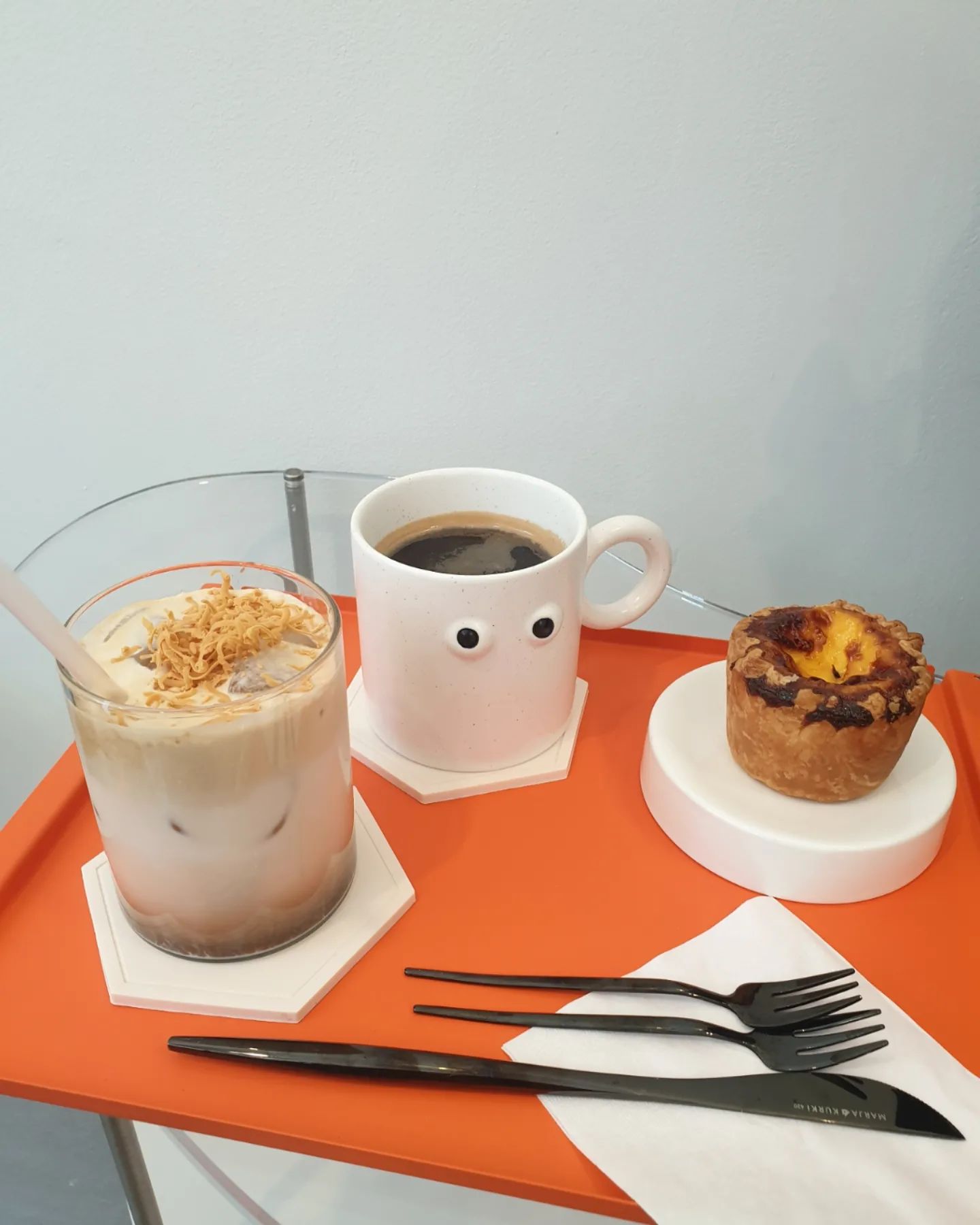 #카페우야우

에그타르트 호불호가 분명한 내 입맛엔 호
솔티카라멜크림+브라운치즈가 얹어진 꾸덕한 목넘김에 맛없없 버터스카치라떼

귀여운 컵 가지구싶네

#사당카페 #사당역카페 #에그타르트 #버터스카치라떼