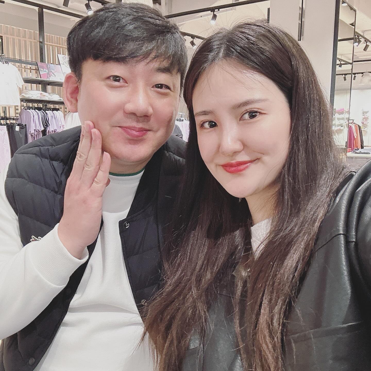 오랜만에 수원😽

젤리사러온건 안비밀 🥭🍊🍑🍇🫚

젤리사러왓다가 명품사고온건
개이득

#부부데이트 
#럽스타그램