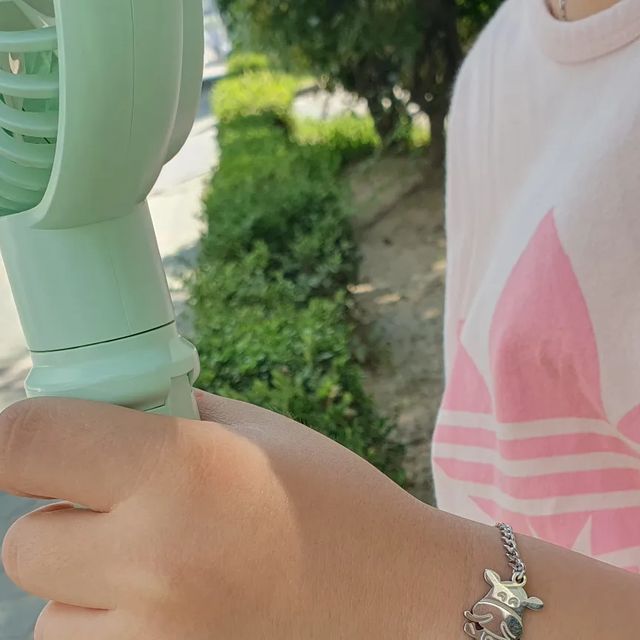 별나라여행 on Instagram: "#협찬 한 눈 파는 순간 어디론가 순식간에 사라져버리는 아이를 위해 미아방지팔찌는 완전 필수템!! 특히나 금으로 만들면 나쁜어른들의 대상이기때문에 기왕이면