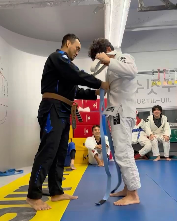 블루승급🟦(2023.12.22) 

부족하지만 포기하지 않고 즐기겠습니다.
shout to superb_combat_jeju jjbjj_64 
#peaceout 🤙🏾