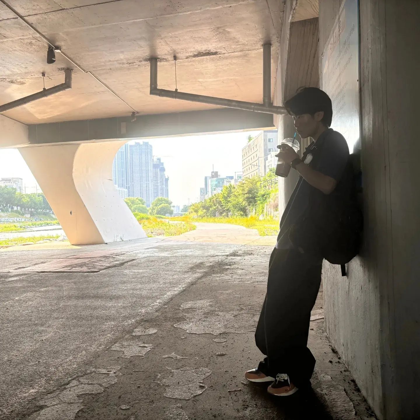 넌 나의 신발이야

난 너 없이 아무데도 못 가

 일상을 사진으로 담는 일담을 통해 일상을 담아 보았다. 
예쁜 사진 너무 감사합니다 🔥🔥🔥