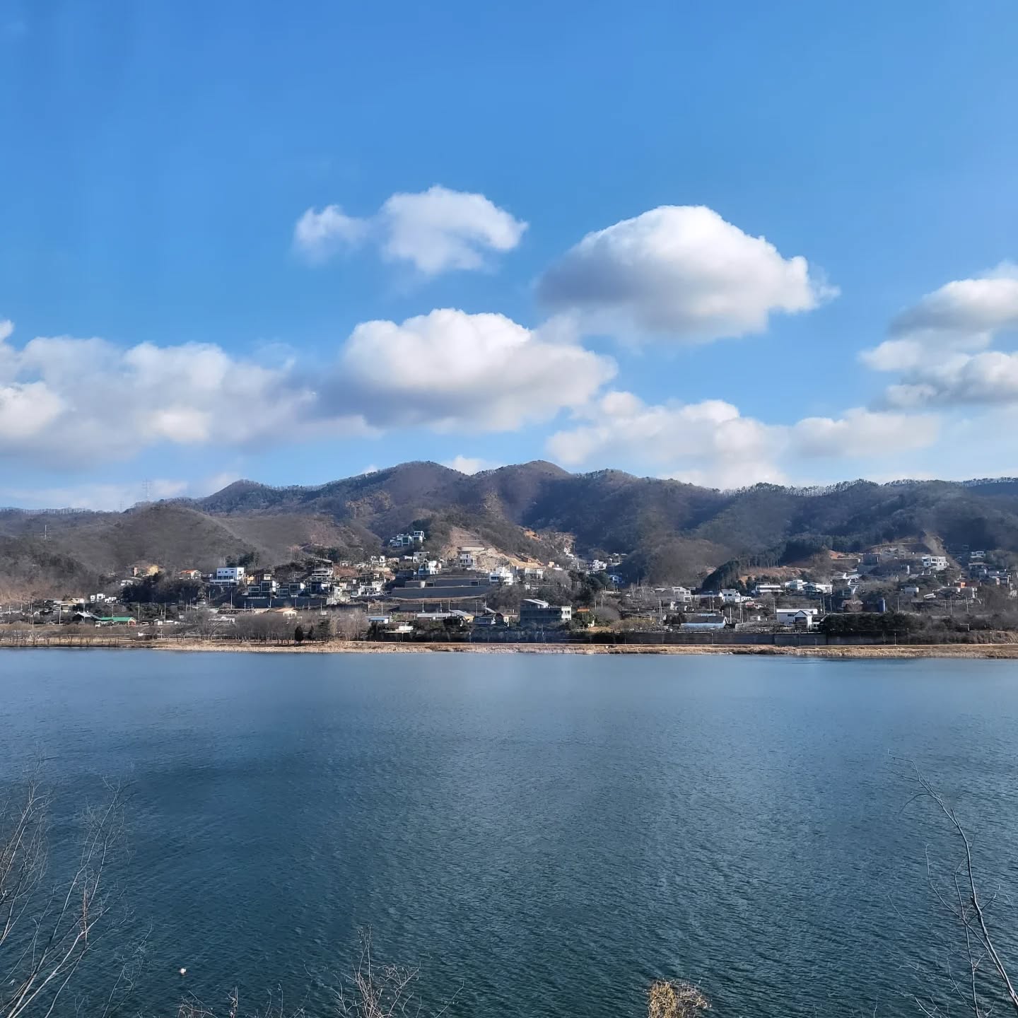 오늘 남양주로🎶
이쁜 동생들과 함께 한 시간
이쁘고 착한 구리, 부천과장💕

돌판닭갈비 먹고
북한강뷰 카페 라온숨에서 커피마시고 
즐겁고 행복한 시간❤️

그간 쌓인 스트레스 날리고 
이게 행복이지💕💕💕

낼부터 출근이지만
홧팅💖

#라온숨카페
#북한강뷰카페 #북한강뷰 #어머조개닭 #돌판닭갈비 
#닭갈비맛집