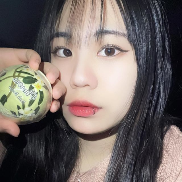 웰치스 on Instagram: "거품 배스밤이 아닌 탄산 배스밤! 완전 노곤노곤 향도 좋아서 졸려요.. 입욕하고 자면 꿀잠..👍🏻 보니까 40가지의 향이 엄청 다양하더라구요! 자연유래성분으로 제작되