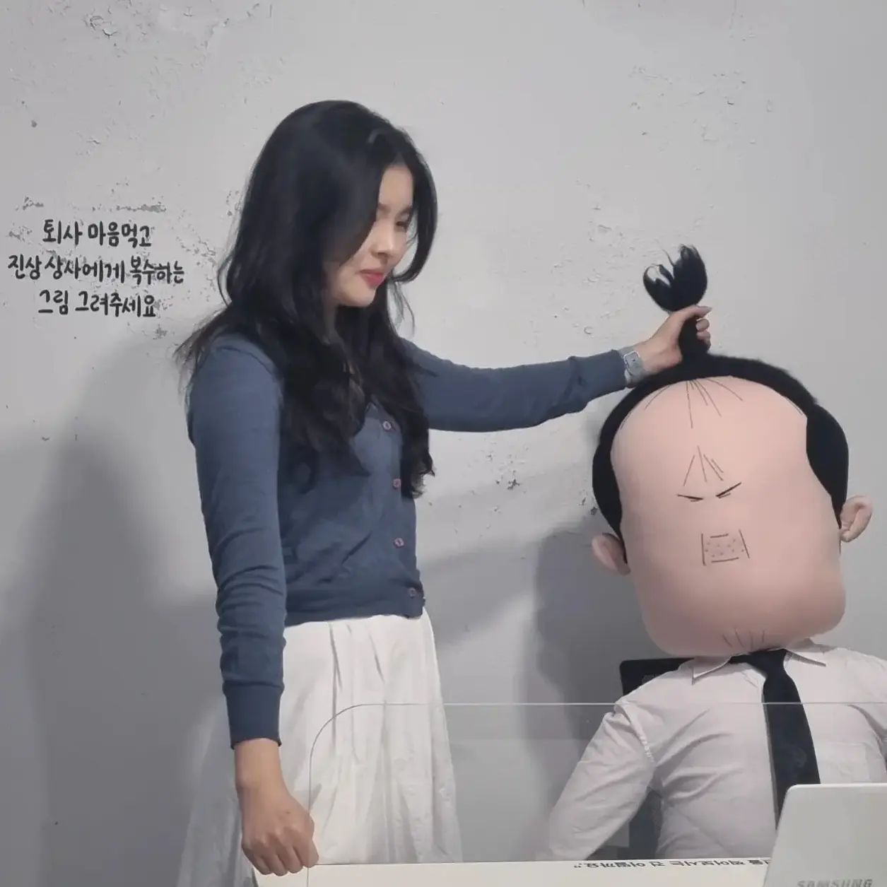 주먹만 쥐었어요. 때리진 않았다구요..