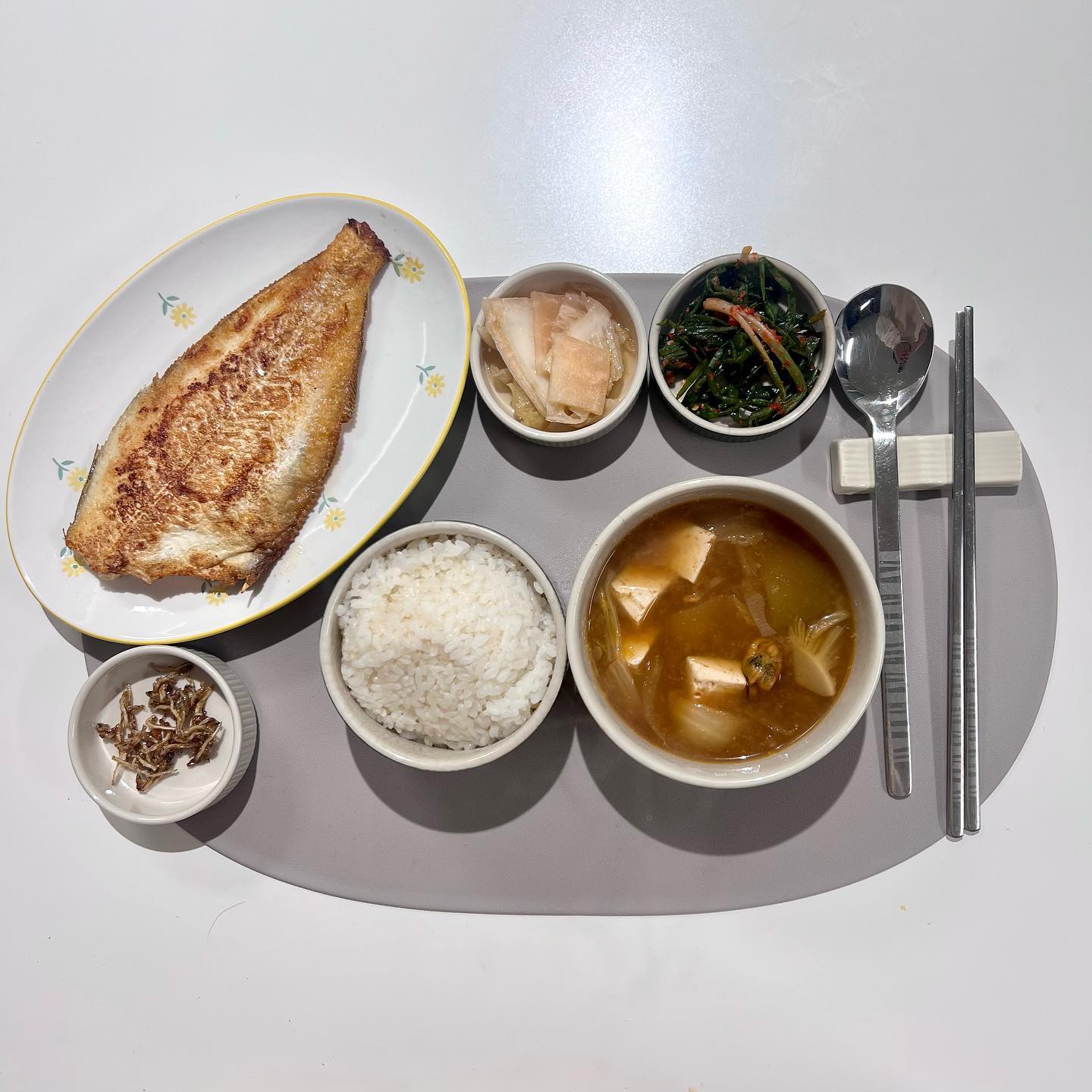 11월 4째주 - 12월 1째주 우리집 밥상 기록🍚📝 
차려 먹은게 별로 없음🫠