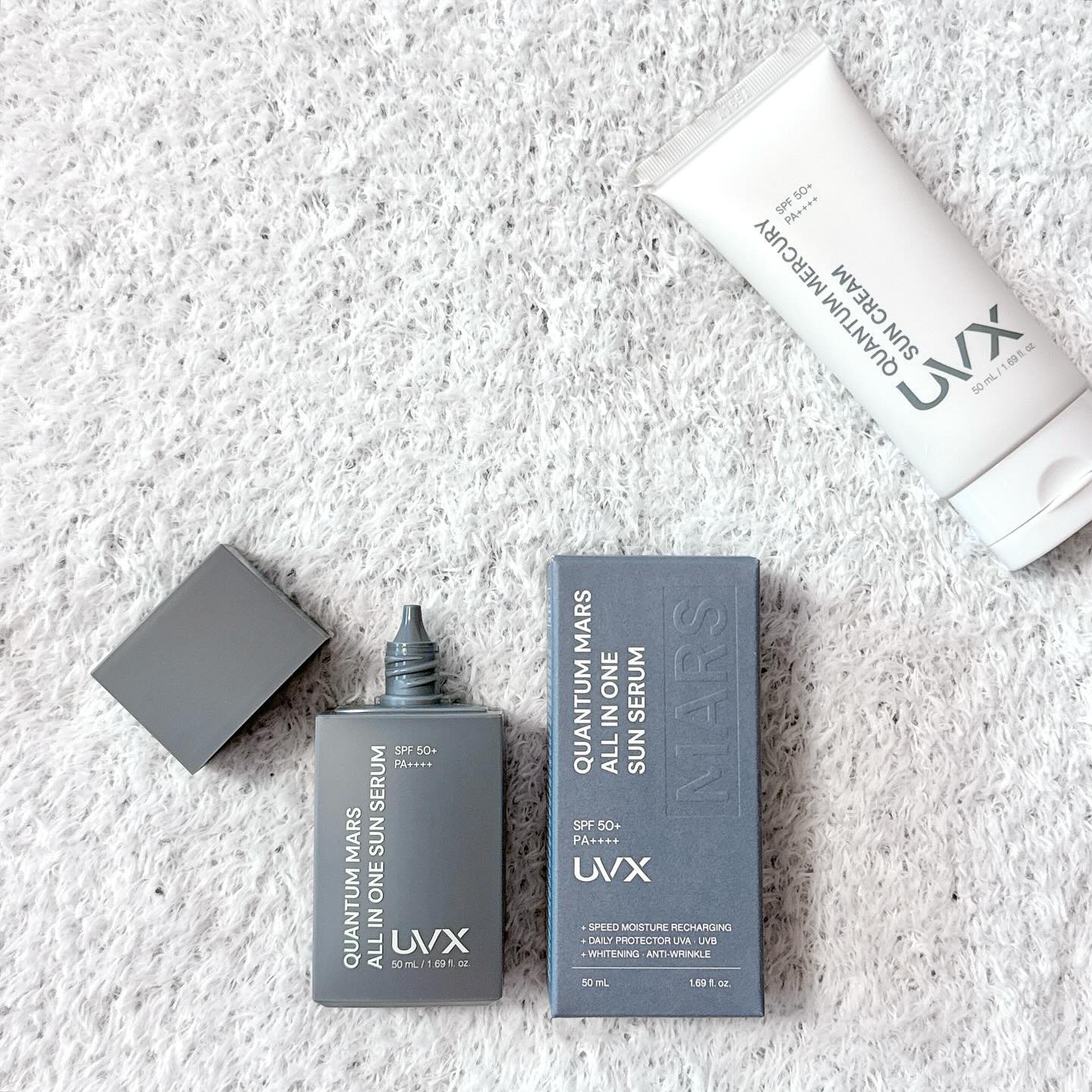 #협찬 
uvx_suncare #마스올인원선세럼 #UVX

계절 상관없이 필수템인 선크림 요즘도 발라요.
묵직하고 답답한 사용감이 싫어 선세럼 타입을
좋아하는데 UVX 써보니 너무나 괜찮더라구요.
 
신랑도 챙겨주긴 하는데 역시나 답답함은 별로!
남성용도 있어 준비했는데 넘 촉촉하고 산뜻해
신랑도 부담없이 쓸 수 있어 맘에 쏙~든답니다.

게다가 스킨, 로션, 자외선차단제를 한번에 해결!
촉촉한 스킨케어에 자외선 관리까지 가능하다니
답답한 거 싫어하고, 여러 개 바르는 거 싫어하는
남자들도 간편하게 사용할 수 있으니 넘 괜찮네요. 
 
 
#선세럼 #남자선물 #올인원 #신상품나왔을땐 #올인원스킨케어 #화장품 #올인원제품 #육아 #일상 #스킨케어 #감성 #08L #남자선크림 #살림 #올인원루틴 #뷰티 #맛집 #올인원선세럼