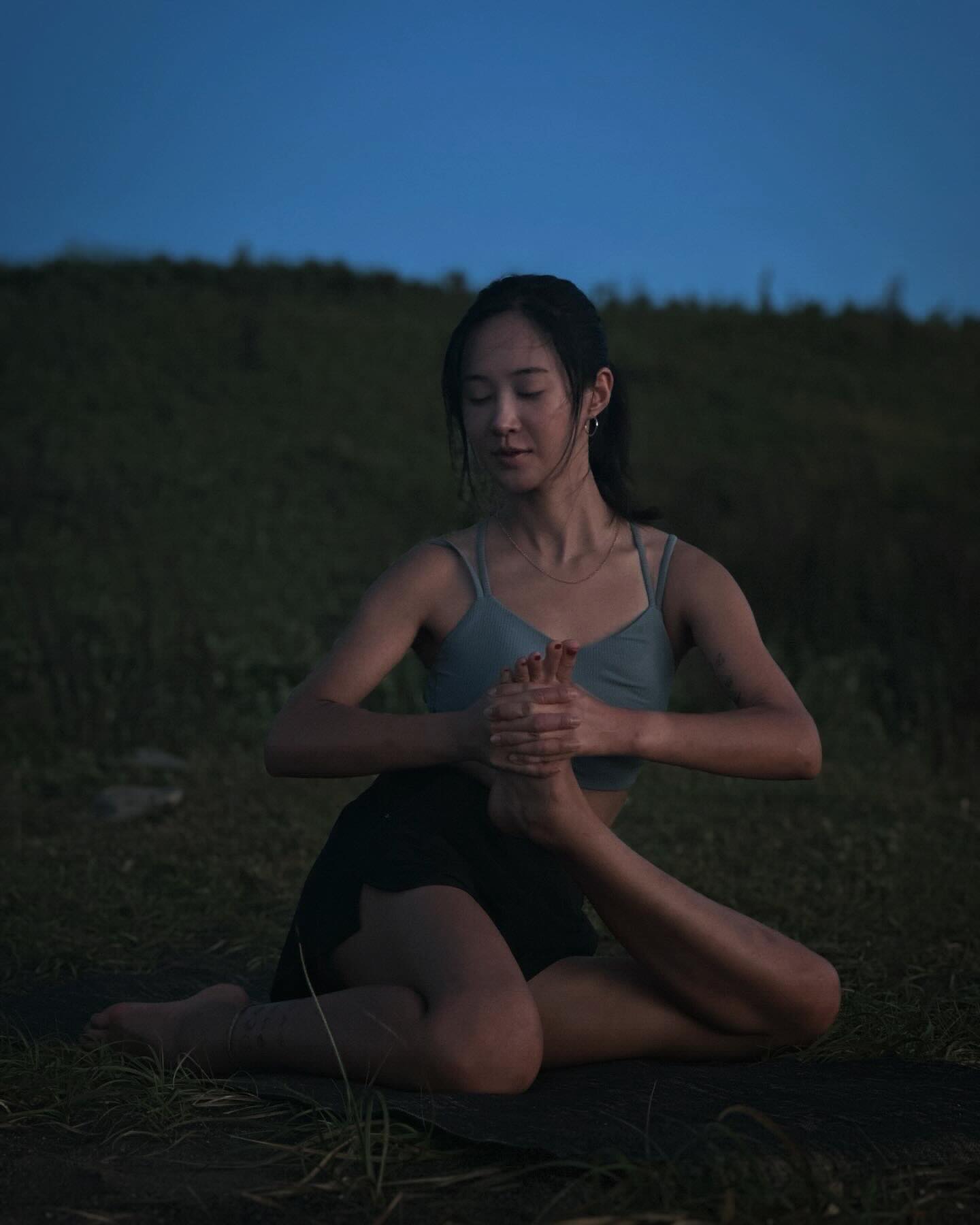 선물일까? 이 꽃은 사랑할 수 밖에 없는 그대란 노란 꽃
저 그대로의 모습이 좋아 당신 사랑하는 마음 담아
💐여기 이 꽃을 지켜줄 거야.

노란꽃 / 신경우  n2w_cas2