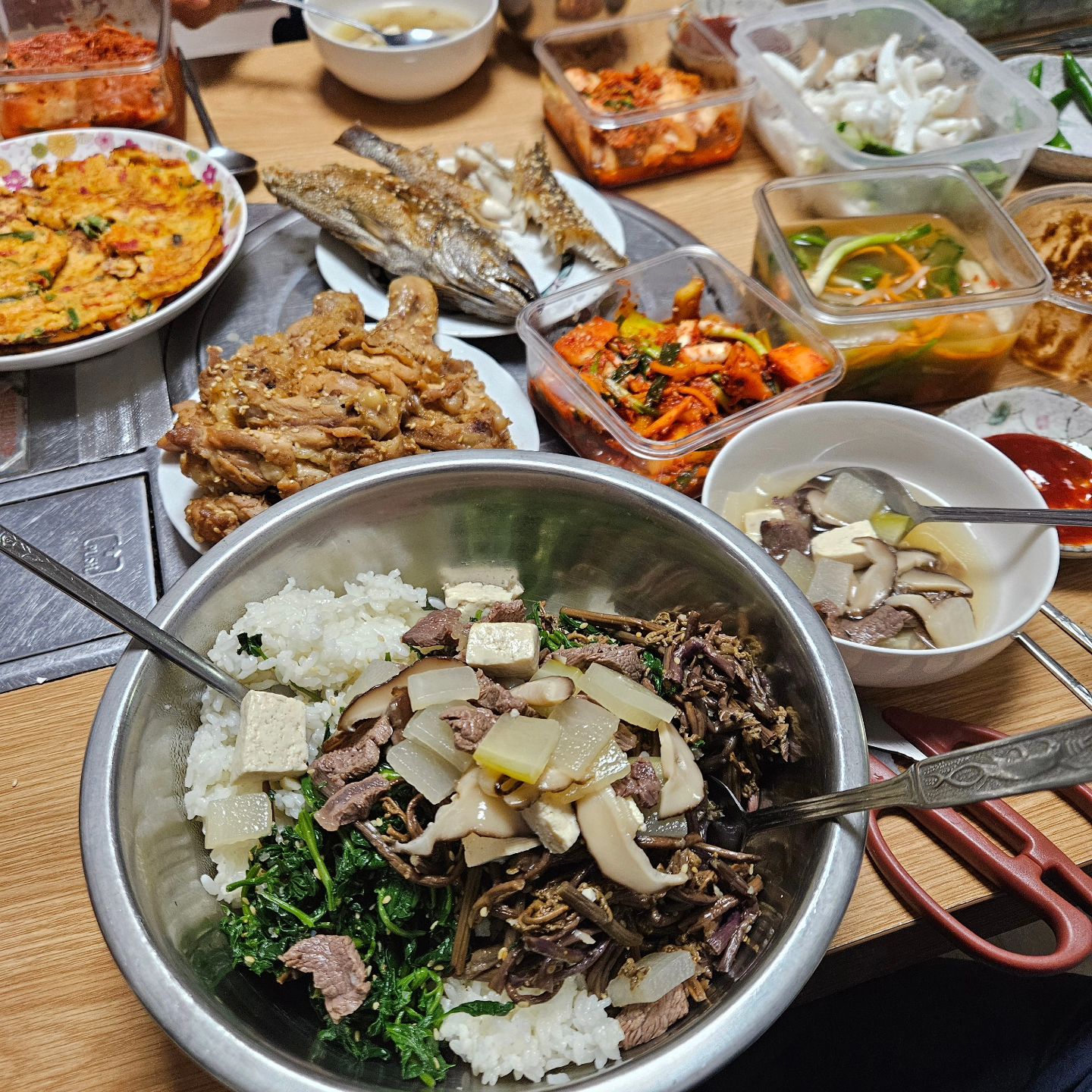 #즐거운제사 #맛있는제사
가족들 아프지말게 절했는데
안들어주시네...