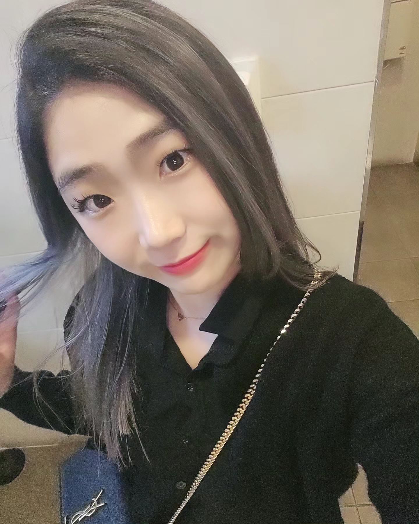 #근황 #옴브레 #가을준비
간만에 올리는 #일상피드
여러분 잘 지내구 계시쥬~?
#코투리베이지 #블루그레이 로 #그라데이션 해서 분위기변신해봤어용🩷
잘 어울리나용?

#살롱아더뷰마곡점최은일 
점장님 염색비율최고~👍🏻