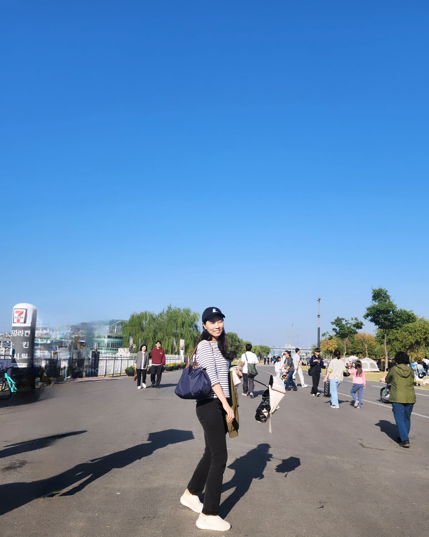 🩷
불금 언니와줘서 밤까지 신나게 놀공
날씨 조아서 한강😍😍
날씨 왜이렇게 좋닝