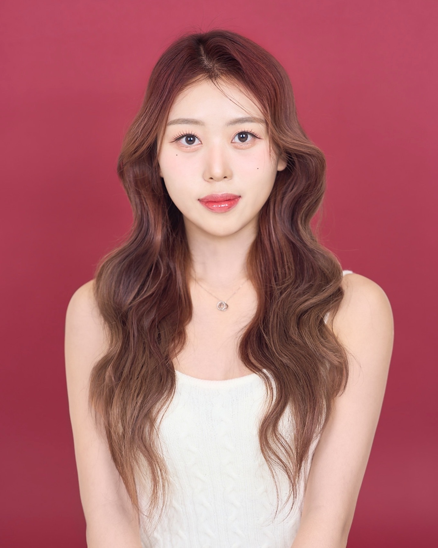 여러분 새해 복 많이많이 받으세요🙏🏻 늘 감사했어요🤍 2024년에도 잘 부탁드랴요😍 많이 먹고 살안찌는 한해 되세요❤️❤️

아 그리구 2023릴스 만들다가 계속 튕겨서 포기하고
여기다가 끄적여요🫶🏻

벌써 23년12월31일..✨

이번 해도 정말 다사다난하게 보냈지만
많이 배우고 성장해서 너무 감사해🤍

내년에도 도전 많이 하고
늘 발전하고 실천하는 사람으로 살아가야지!

수고했어 챌아..❤️‍🔥

#2024 #happynewyear #happynewyear2024

-

🦋 hair mscr_makeup_rw 
🦋 makeup mscr_makeup_minseo mscr_dk 
🦋 photo by studio_jisoondam 

#강남메이크업 #강남헤어메이크업 #강남프로필사진 #강남프로필스튜디오 #언주역메이크업 #컨셉촬영 #겨울화보 #화보촬영 #개인화보촬영 #프로필사진 #프로필스튜디오 #모델촬영 #미색찬란부띠끄