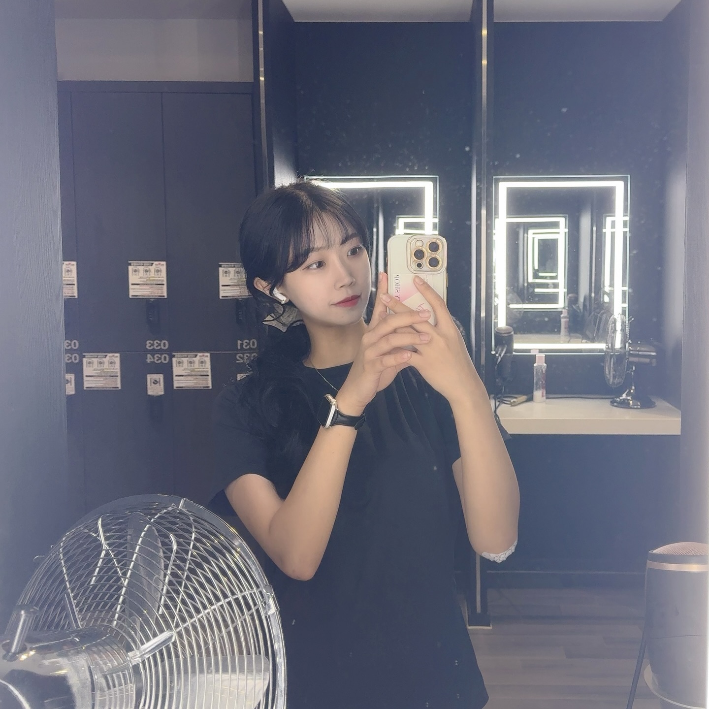 오우난♥

요즘 헬스장에 가도 사진을 안찍었어요..
잘 안나가기도 했고 ㅎㅅㅎ
샵 오픈 하고 2주차가 지나가니 마음의 여유도 조금 생기는 듯한♡
앞으로는 건강도 챙기며 살기🫧

#헬린이#헬응애#헬린이그램#다이어트#헬스장#운동#식단#운동일기#운동복#헬스타그램#필라테스#협찬#일상#daily#오운완#운동하는여자#운동기록#운동소통#운동스타그램#운동하는직장인#헬스녀#아이폰15