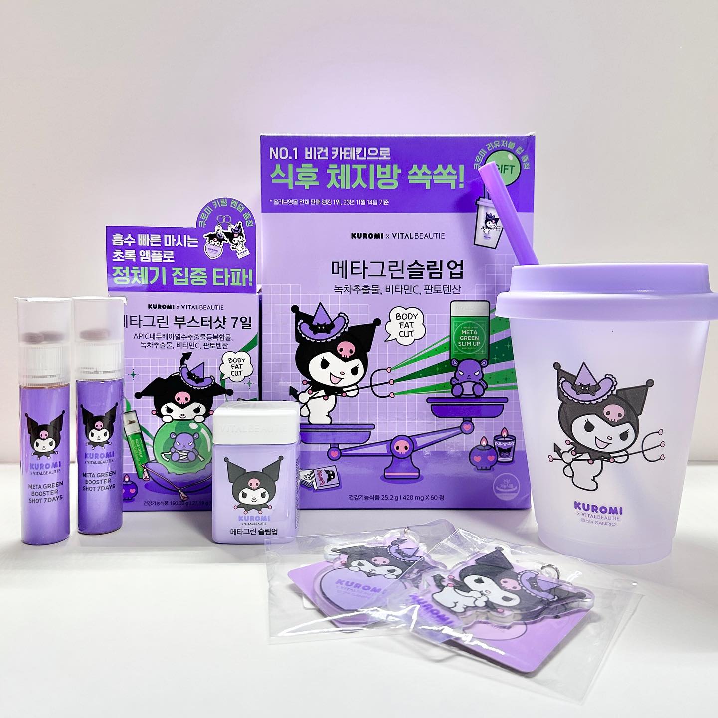 #내돈내산

•바이탈뷰티 메타그린 슬림업 30일
₩36,000

•바이틸뷰티 메타그린 부스터샷 7일
₩28,000

안녕하세요 아비에요🙌🏻

평생 통통이로 살아 온 제가 최근 몇 년동안 꾸준히 도움을 받고 있는 바이탈뷰티의 제품이 제 최애 쿠로미와 만났더라구요!

전에 키티, 마이멜로디 그리고 포챠코까지 콜라보를 했어서 혹시나하고 기다리고 있긴 했거든요🙈 쿠로미라니!! 보라보라한 패키지도 너무 귀엽고 심지어 증정품도 얼마나 귀엽게요😆💜💜

이미 잔뜩 쟁여둔 상태였지만 참을 수 없어도 또 잔뜩 주문을...! 조만간 더 쟁여둘 거에요🫶🏻

여러 가지 다이어트 보조제를 먹어봤지만, 성분이나 효과가 가장 좋았던거 같아요~ 챙겨먹기도 너무 간편하고 딱 좋아요! 이번에 리뉴얼되어 더 좋아졌다니 저도 더 기대하고 있답니다😊

지금은 다시 좀 살이 쪘지만... 2년전쯤 다이어트에 성공(?)까진 아니어도 많이 뺐었거든요! 그때도 바이탈뷰티와 함께 했었답니다👍🏻

여름이 다가오는 만큼 이제 또 관리에 집중해야겠죠! 저는 이번에도 바이탈뷰티와 함께 할게요오🩷

물론 식단과 운동을 병행해야 더 효과있는거 아시죠?

5월 한 달 동안 올리브영에서 할인된 가격으로 만나 볼 수 있어요! 궁금하신 분들은 올리브영으로 달려가자구요~

메타그린 슬림업 36,000 -> 29,500원
메타그린 부스터샷 7일 28,000 -> 22,900원

vitalbeautie_official #바이탈뷰티 #바이탈뷰티메타그린 #메타그린슬림 #메타그린슬림업 #메타그린부스터샷7일 #다이어트 #다이어트보조제 #뷰티 #beauty #코덕 #코스메틱덕후 #코스메틱그램 #abby_beauty