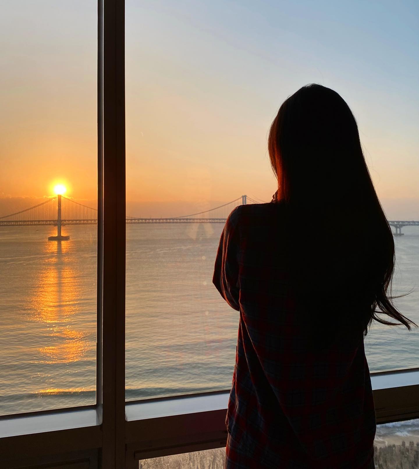 2024, 해피뉴이어🌅
#청룡해 첫 해는 유난히 더 크고 밝았다🐉✨✨
새해 소망은 가슴 속에 잘 간직했고🙏
모두 새해 복 많이 받으세요🧧

#새해해돋이 #새해해맞이 #새해소망 
#해돋이 #해돋이명소 #해돋이호텔
#호메르스호텔 #해피뉴이어