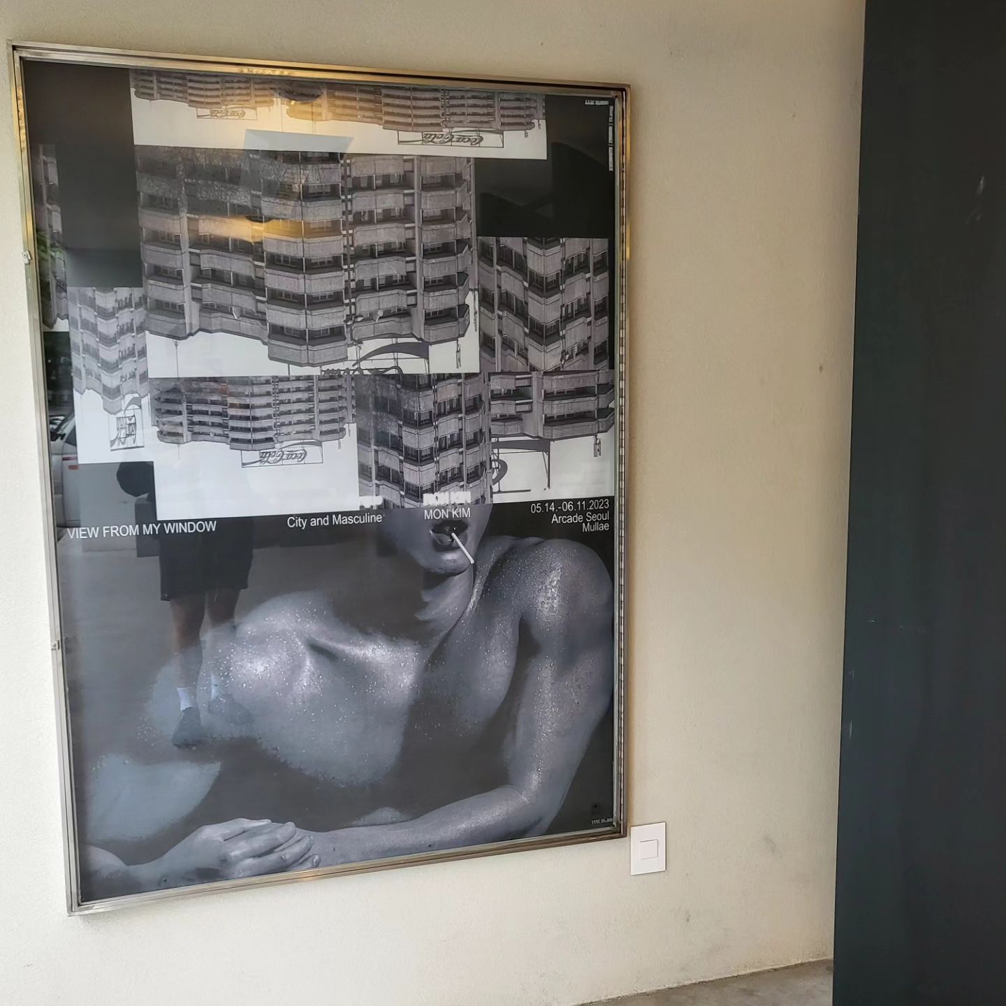 내 꿈인 몬킴작가님.
짝꿍 기다리다 놓친 전시가 많은데
이번에는 꼭 봐야돼서 결국 혼자 다녀옴🤭
사인도 못 받고 전시만 볼 줄 알았는데
작가님도 만나고
사인도 받고 같이 사진도 찍어주셨다.
꿈 반은 이룬 기분🖤🩶🤍
작가님처럼, 사진전 사람들처럼
섹시해지자💪 화이팅 박원영👏
.
#몬킴 #몬킴사진전 #문래동 #아케이드서울 #전시회  #📹