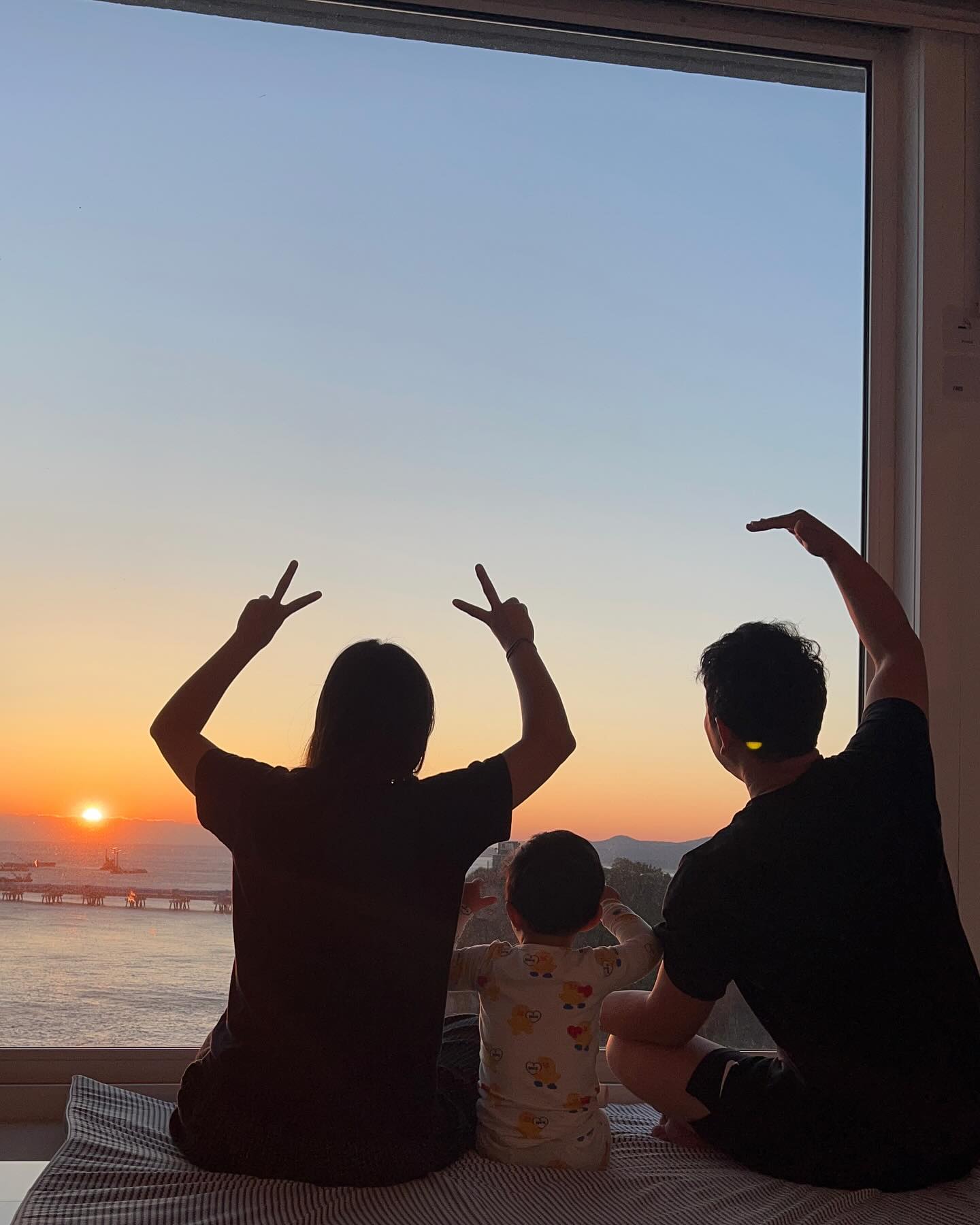 .
삼척여행
바다를 좋아하는 우리가족💙
2박3일동안 진짜 바다 원없이 보고
새벽기상하는 부지런한 준이 때문에
일출보기도 성공☀️
.
.
#아기랑삼척여행 
#36개월아기랑