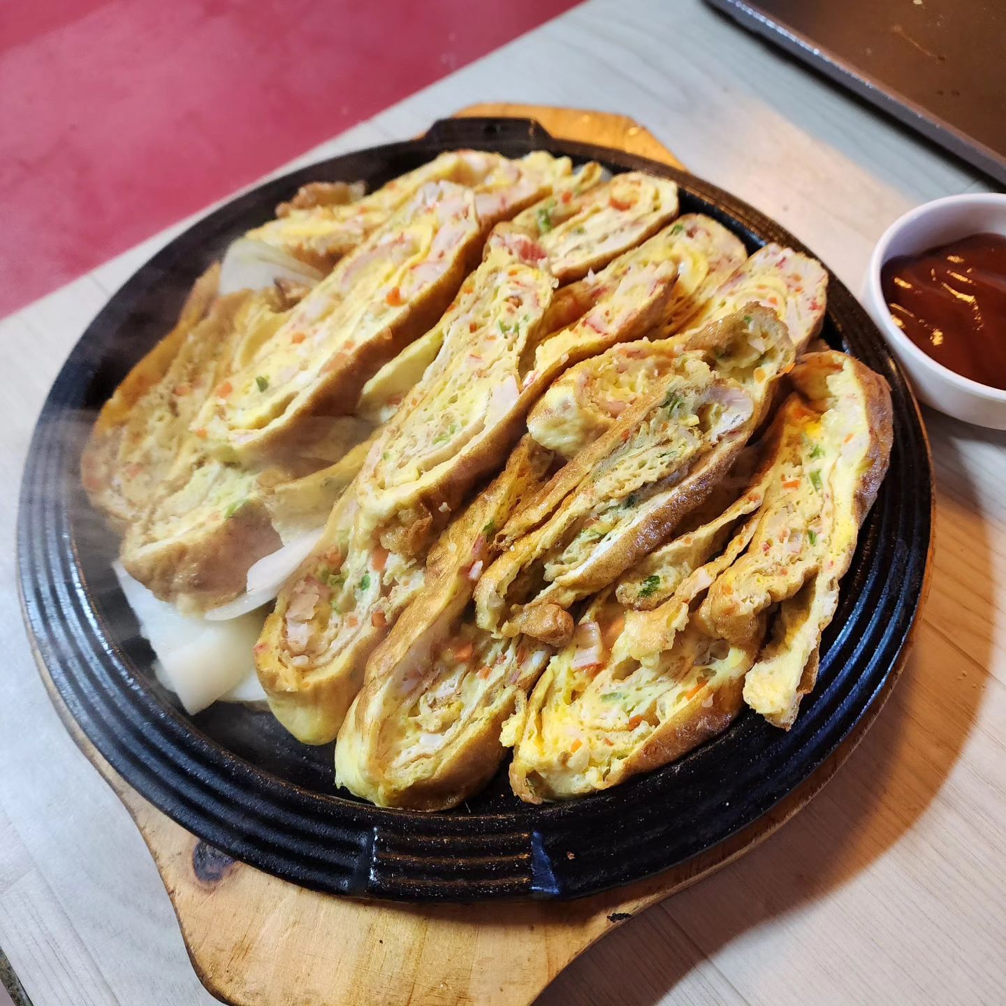너무 손이 많이 가서 없앤메뉴인데 어떻게 알고 손님들이 자꾸 주문하신다 🥲 #카스랑 #계란말이 #달걀말이 #핵댕맛탱 
바쁠때는 주문안됨 ❌️❌️❌️