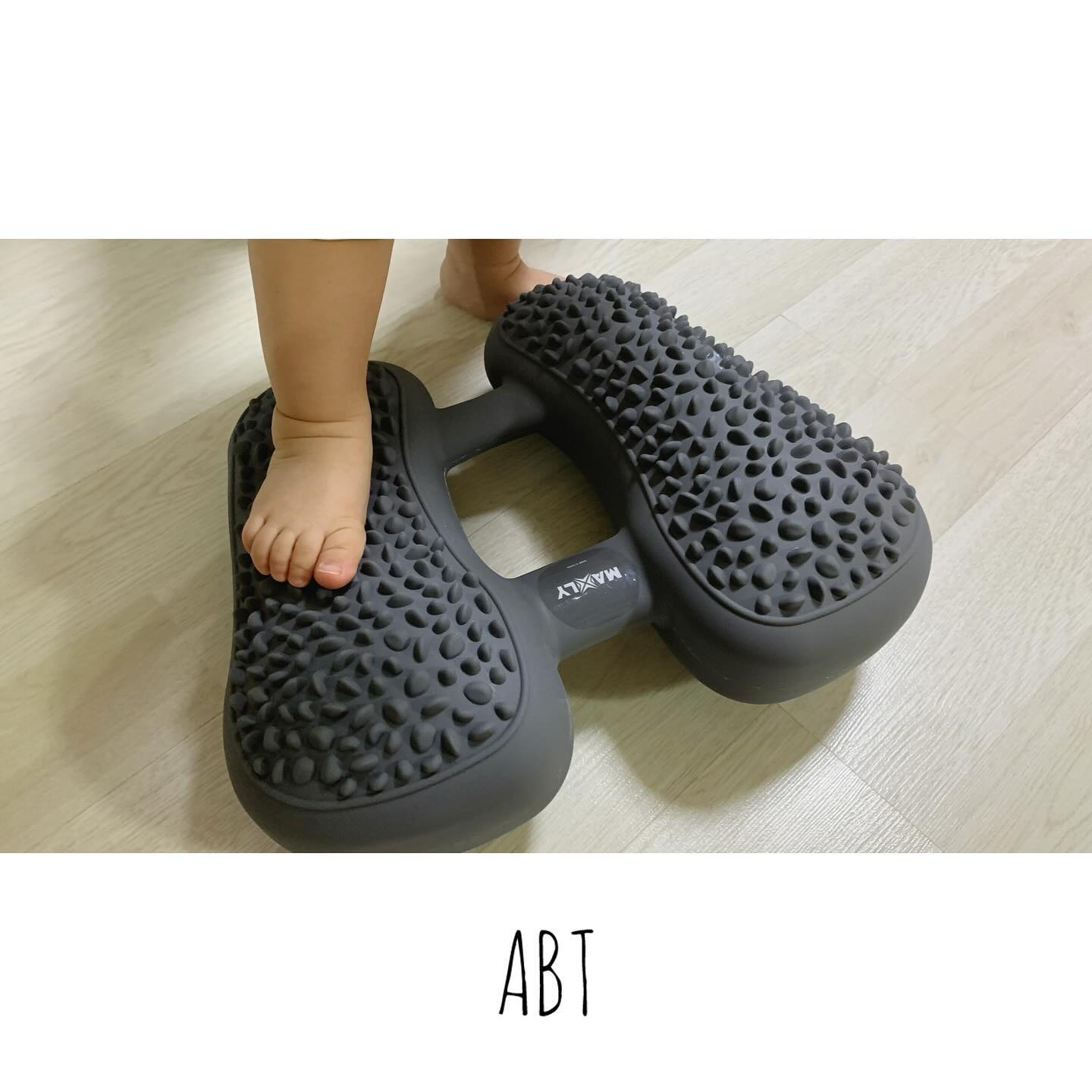 에이 비 티 말랑이 지압 스텝퍼🦶 #협찬

도하가 있어도 안전한
말랑 말랑한 지압 스텝퍼

보통 이런 제품들 사면
석유 냄새가 약간 나는데
이건 냄새가 없고
인증이 확실하니 
믿을수 쓸 수 있어 좋다

지압부분이 울퉁불퉁 자갈같아
시원하고 아주 맘에 쏘옥

박스 뒷면에 사용법이 나와있어
보고 쉽게 따라할 수 있는데 
박스를 버릴수가 없다 ㅋㅋㅋ

도하는 트램폴린 위에서 콩콩 뛰고
엄빠는 스텝퍼 위에서 육아하기
엄빠가 스텝퍼 위에 있음 
꼭 따라하고 만져보고
안전 하다는 점이 정말 좋다

abt.damajoo
https://sbz.kr/BDx8MZ

#에이비티#말랑이스텝퍼#스텝퍼#스탭퍼#스텝퍼추천#지압스텝퍼#지압#홈트#스텝퍼다이어트#에어스텝퍼#계단오르기#계단오르기운동
