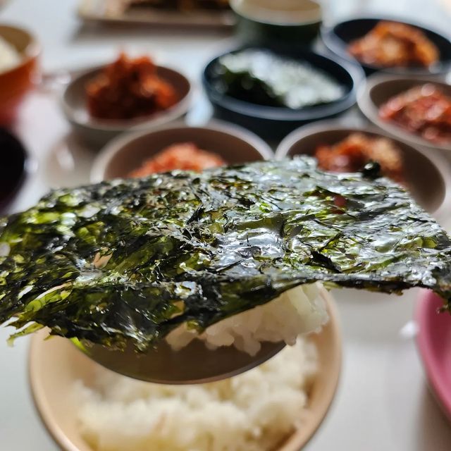 순천맛집/여수맛집/광양맛집/전남맛집/전국맛집 소개 on Instagram: "#협찬 해품은김 축복세트

고급스럽고 예쁜 김선물세트예요
짜지않고 맛있어서 밥상위에 인기짱이네요^^
이번 설선물로 저는 해품은김 축복세트로 해야겠어요~

https://bit.ly/3udXnzb
#광고#김선물세트#곱창김선물세트#실속선물#알뜰선물#선물세트#명절선물#명절선물세트#명절선물추천#설날선물#설날선물세트#설날선물추천#단체선물#기업선물#거래처선물#임직원선물"