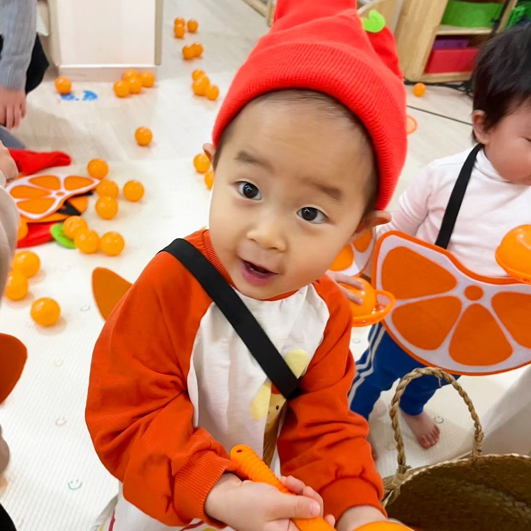 첫째 민이와는 다르게 둘째 별이는 또 다른 매력이 있다.
늘 주변사람의 감정과 마음을 잘 읽어주는 듯한 예쁜 매력♡
벌써 30개월 이라니 .. 참 빨리 커서 아쉬워 😭
사랑만 해줘도 모자른 우리딸~ 부족한 엄마지만 사랑해줘서 넘 고마워 😊 

#30개월 #사랑해 #고마워 #딸스타그램