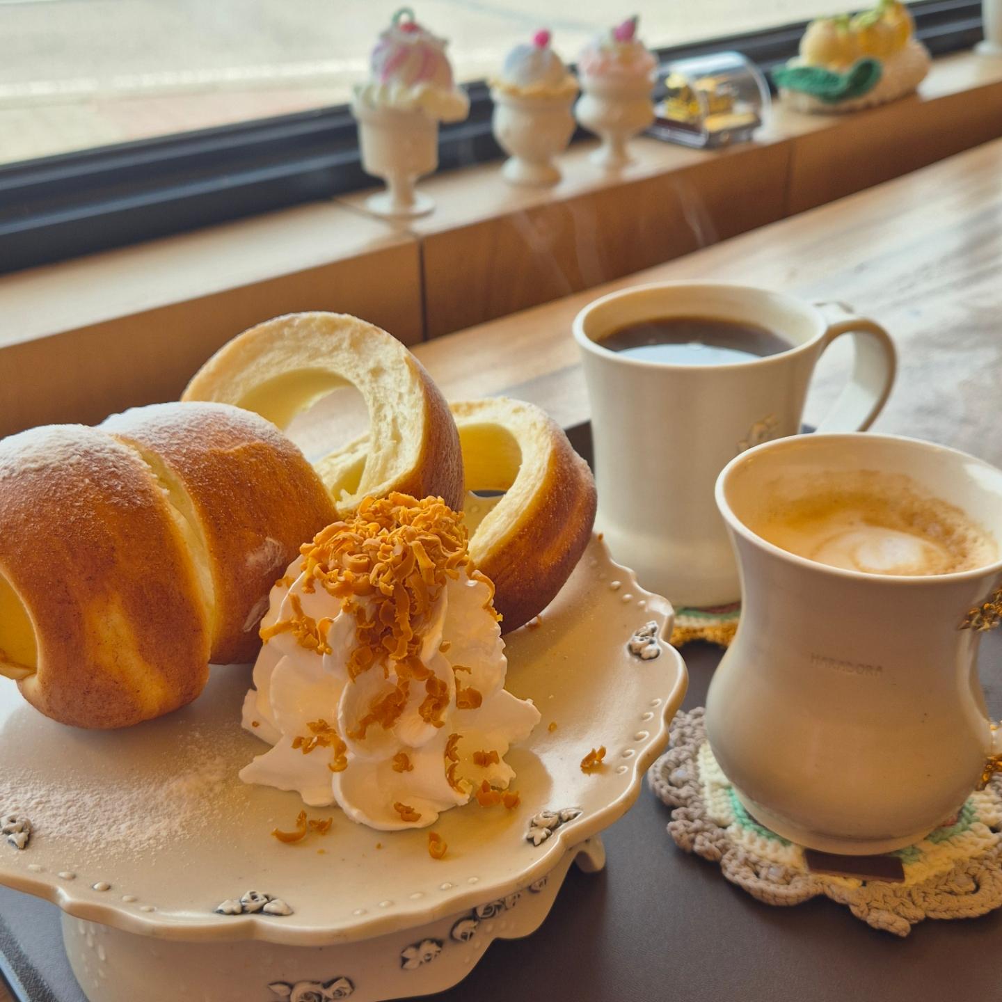 #영종도 #신시모도 #하라보라 #굴뚝빵 #라떼 

굴뚝빵 세상 #존맛탱 
이것만 먹으러 신시모도 다시갈듯!!
2명이라도 3,4인용으로 시키세여
후회합니당

#먹스타 #맛스타그램 #나능영종도 #카페