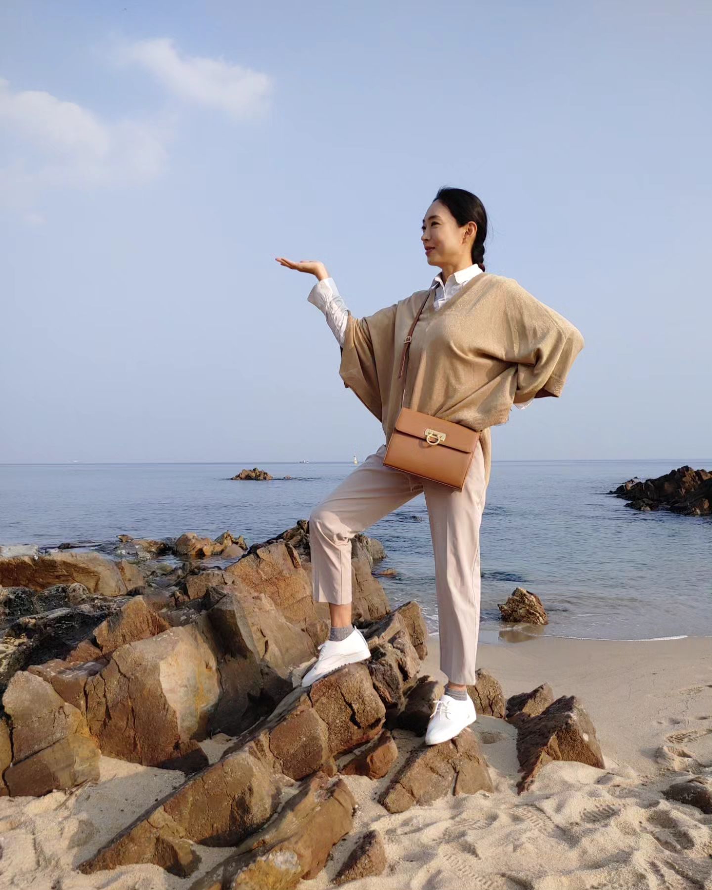#강원도여행  #정동진
#Jeongdongjin is a famous sun-greeting place 🌞
To add more delight to visitors’ vacations, the city also hosts a summer night film festival, the Jeongdongjin Independent Film & Video Festival (JIFF) 
2024 (Aug. 2, Friday to Aug. 4, Sunday), on Jeongdongjin Beach, which is famous for its sunrise park.
