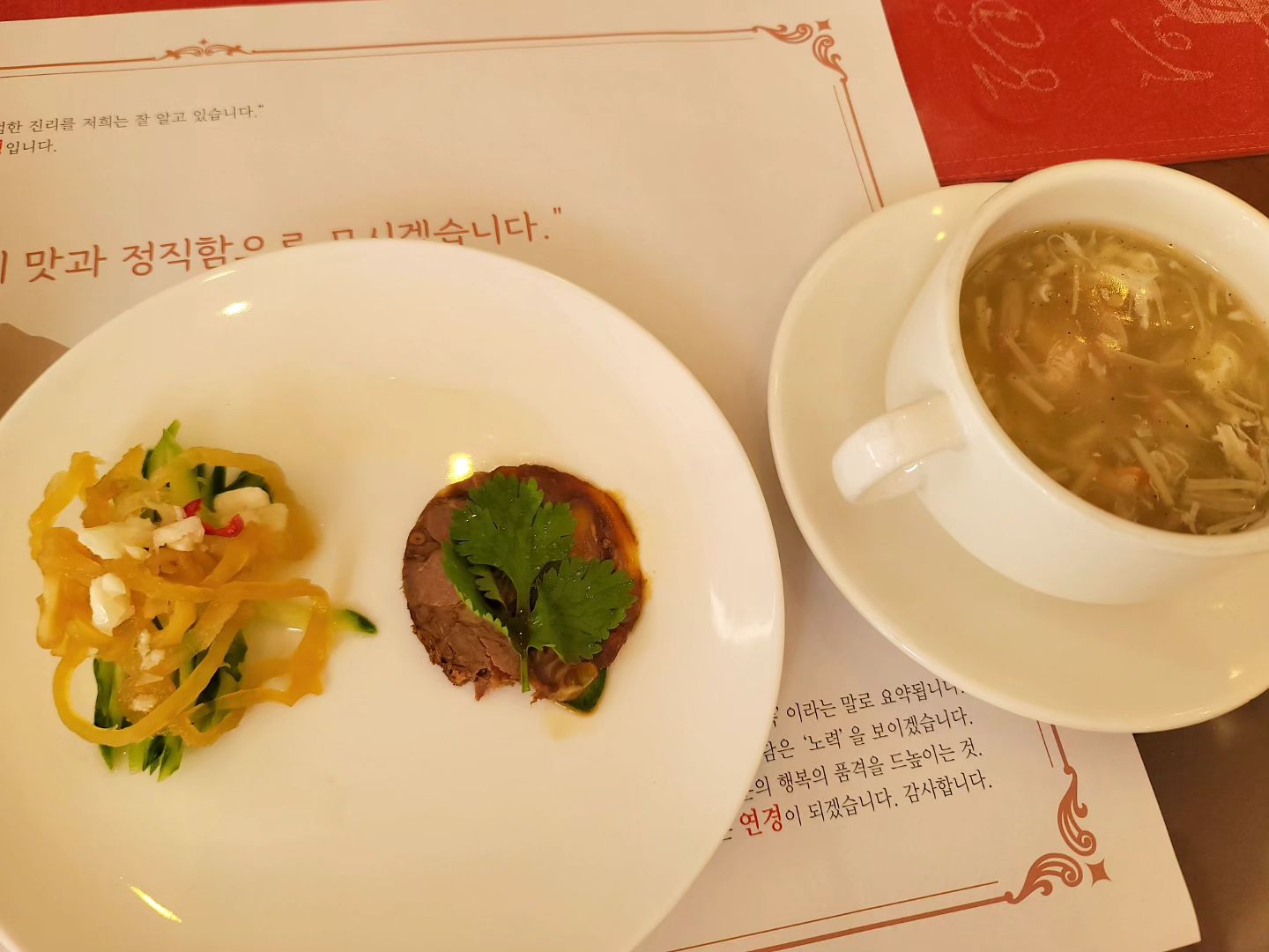 ⠀
연경
부산 광안리 바다가 바라다 보이는 중화요리 식당
⠀
런치코스A
⠀
코스요리에 단체룸까지 오션뷰에 어울리는 고급스러운 분위기가 좋다
⠀
연경
연...연속으로 나오는 코스요리가
경...경이로운 오션뷰에 펼쳐진다
⠀
#광안리중화요리맛집 #광안리중국집 #광안리오션뷰 #광안리뷰맛집 #연경
⠀