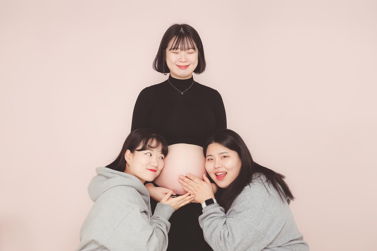 오랜만에 만나서 만삭사진찍기👩‍👧‍👧
.
.
.
#오늘우리동성로 #오늘우리 #오늘우리사진관 #대구사진관#동성로사진관 #대구셀프사진관 #대구우정사진 #대구가족사진 #대구커플사진 #대구핫플 #대구이색데이트 #대구데이트 #대구여행
