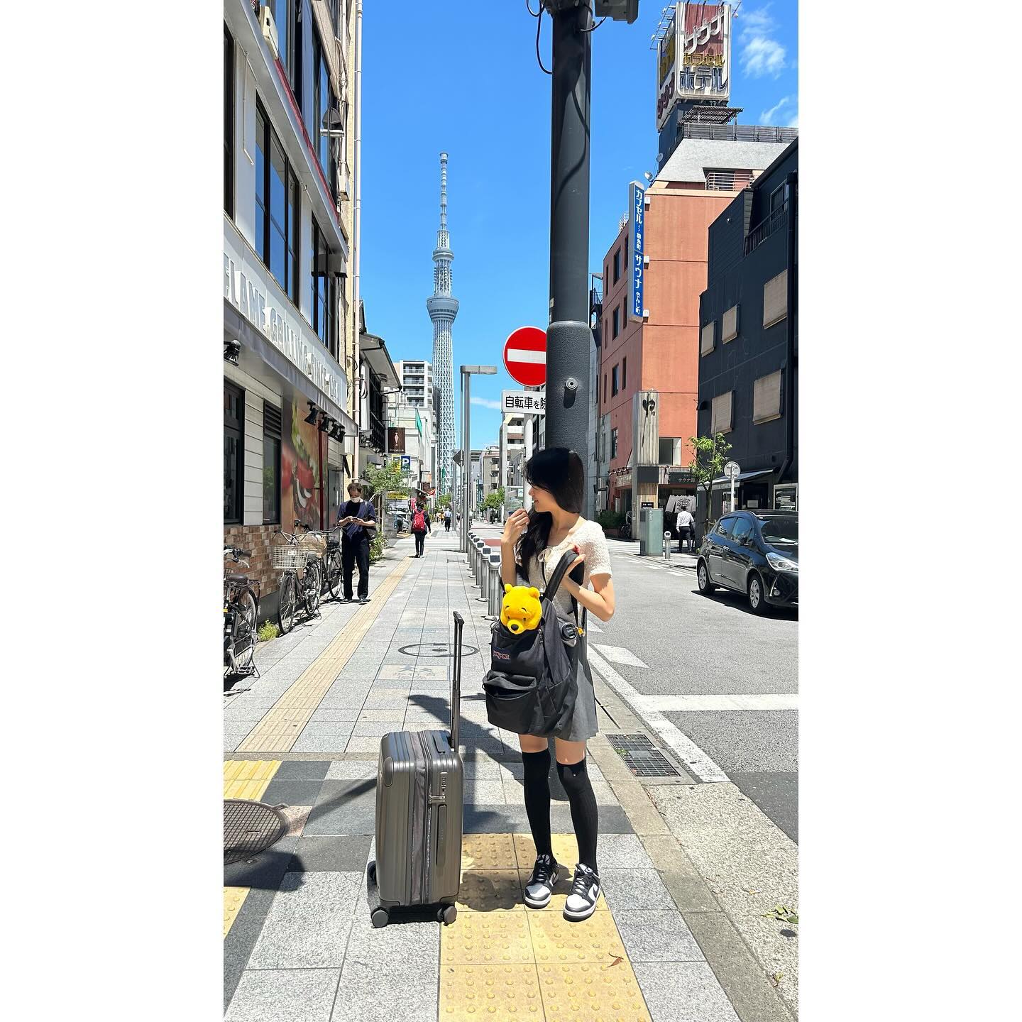 마지막 날 엄마 아빠 선물 가득 🐤❤️
캐리어가 다 과자 🍘
마지막으로 언니랑 디즈니 가챠 했는데 
사진에 있는 제품이 다 나와서 
∩^ω^∩ 행복하다 ㅎㅎ 
다시 열심히 일해야지 🐜
-
-
-
-
-
-
-
-
-
-
-
-
-
#🍘 #Tokyo #tokyostation #korean #me #스카이트리 #도쿄스카이트리 #도쿄역 #도쿄포켓몬센터 #긴자 #긴자미츠코시백화점 #꼼데가르송 #디즈니스토어 #푸 #언니랑 #❤️ #일상기록 #일본여행