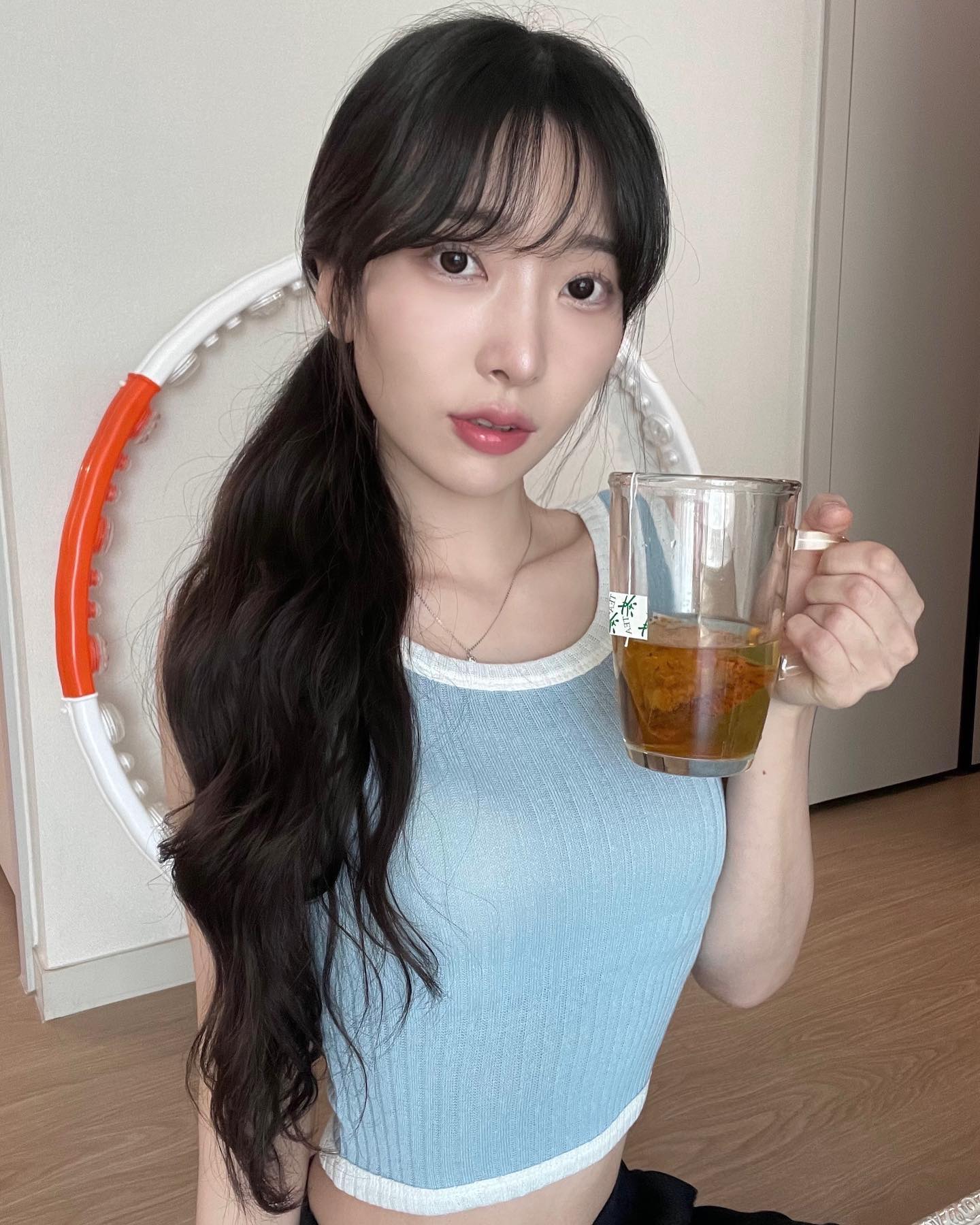 소 은 on Instagram: "#협찬 #티이야기
⠀
⠀
🎃🍵 티이야기의 윙티 진한 호박팥차!! 🎃🍵
⠀
뜯자마자 느껴지는 고소한 향기에 구수하고 담백한 맛!!
따뜻한 물이 아니어도 잘 우러나는걸?!
요가원 갈 때랑 공부할 때 텀블러에 챙겨가야징~~!💛🧡
⠀
⠀
⠀
구매문의: @t.iyaki
⠀
#호박팥차#호박팥차티백#호박팥차추천#호박팥차후기#필라테스#요가#티타임#물마시기#호박차#팥차#물마시기습관

⠀
⠀
⠀
⠀
⠀
⠀

⠀
⠀
⠀"