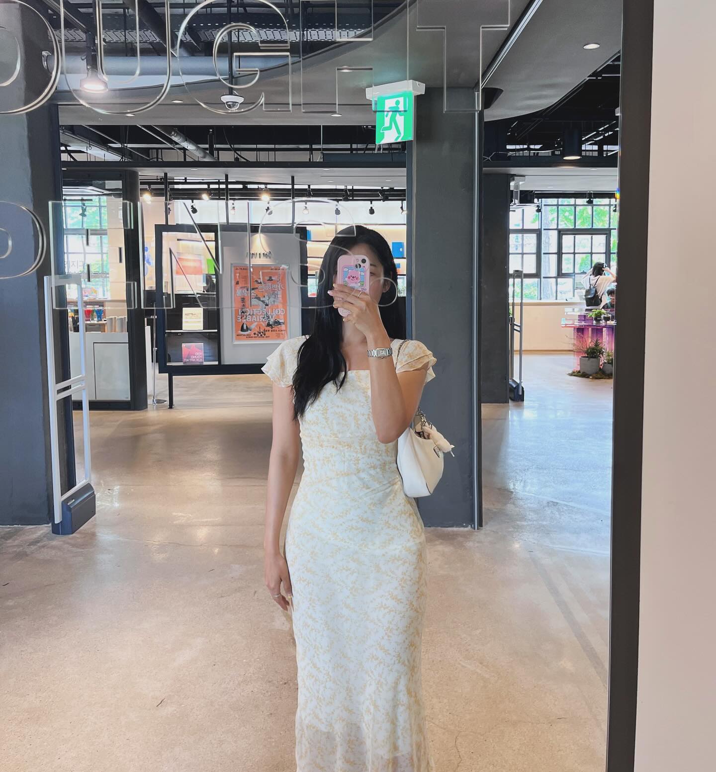 길었던 내 머리 싹뚝 안뇨옹,,🙂‍↕️💇‍♀️

-

#제품제공 ayunche_official 

아윤채 썸머 바이브,💇‍♀️

아윤채 제품들이 가득한 대치 무이본점에서 아윤채 바우처로
헤어 관리 받고 왔어요🥳🥳✌

아윤채몰 & 네이버 브랜드 스토어에서 아윤채 제품을 구매시
전 구매 고객 - 살롱 바우처 13,000원 
✍️50,000원 이상 구매 시 5만원 바우처
✍️100,000원 이상 구매 시 5만원 바우처 추가로!
즉 113% 캐쉬백이 되는 행사에요🙋‍♀️🙋‍♀️

해당 바우처로 아윤채 파트너 살롱 106개 지점에서 
헤어 관리도 받을 수 있어요🫢🫢💓

~7월31일 까지 진행하는 💇‍♀️Refresh your hair style
2024 아윤채 썸머 바이브 !
여름 한정 이벤트이니 아윤채 득템하고 바우처도 받아가요🫢