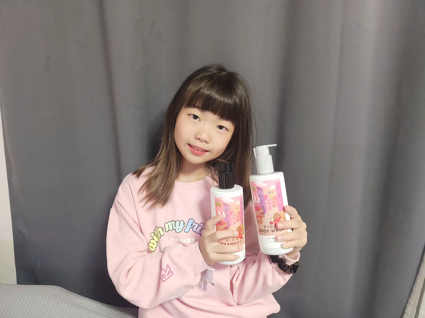 #광고 

베이비라인 사용하기엔 너무 컸고 
어른제품 사용하기엔 아직 어린 
초3 단이가 사용하고 있는 
➡️몽프라 키즈샴푸 

펌핑 한번으로도 거품 지인짜 풍성해요 !!!! 

정수리 &땀냄새 케어에 
효과가 좋더라구요❤️ 
은은하게 지속되는 향을 맡고있으면
기분까지 좋아지는 키즈샴푸에요😄

단이는 머리결이 얇은편이라
쉽게 잘엉키는데
몽프라 컨디셔너까지 함께사용해주면
빗질할때 걸림없이
잘 빗어지더라구요 👍👍

몽프라로 정수리케어와
부드러운 머리결까지 
초딩머리 한번에 케어해주세요 !!

montfra_official 

#몽프라 #초등학생샴푸 #초등샴푸 #키즈샴푸 #키즈샴푸추천 #어린이샴푸 #어린이샴푸추천 #주니어샴푸 #향좋은샴푸 #정수리냄새샴푸 #바디워시 #키즈바
디워시 #키즈컨디셔너 #육아스타그램 #육아소통 #초딩 #초딩맘