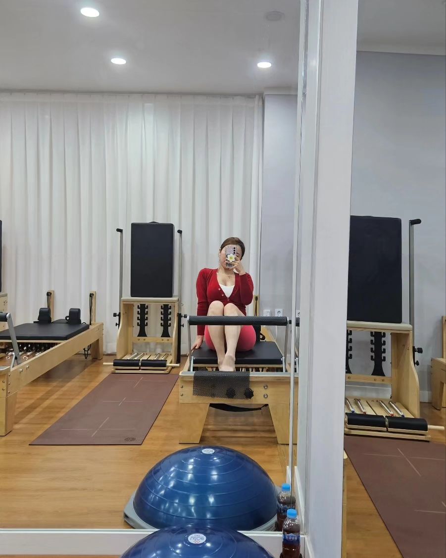 #협찬 휴필라테스 만수점🧚‍♀️

요가와 필라테스 같이 할 수 있는곳!

좌식사우나도 있어 운동 전,후 효과 업업!

발목 아픈거 후유증으로 인해 고생중인데

필테쌤이 운동하면서 캐치해주시고 재활운동법과 체형체크도 해주셨다!

다니고 있는 병원 도수치료쌤과 같은 말을 많이 하셔서 
너무 놀랍고 전문성이 있다고 느껴진곳!
 #휴필라테스만수점#휴필라테스요가만수점#만수동필라테스#만수동요가#구월동필라테스#구월동요가 
#필라테스 #그룹운동 #운동스타그램 #운동 #운동하는여자