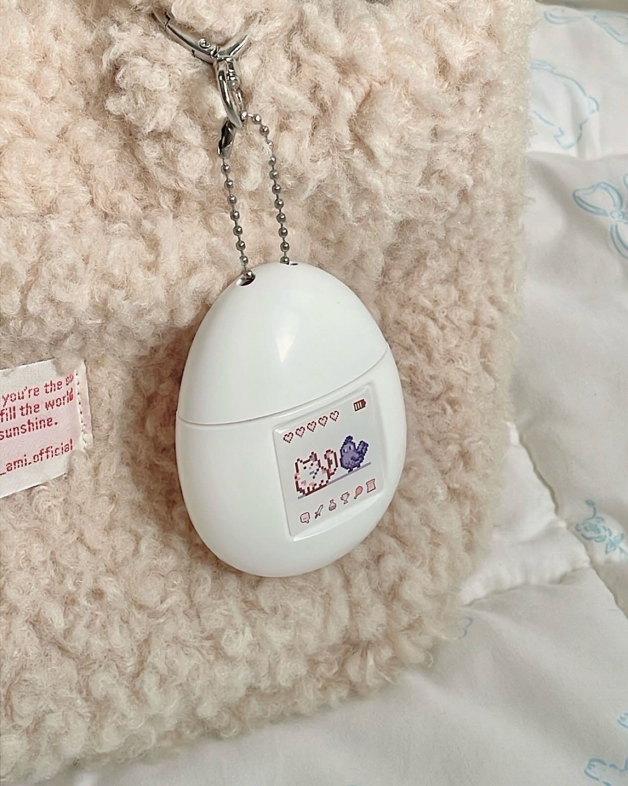 #제품제공 
 ⠀⠀⠀⠀⠀⠀⠀⠀⠀⠀⠀⠀⠀⠀⠀⠀
겨울에 꼭 챙겨바르는 핸드크림🥚
멈칫의 퍼퓸 키링 핸드크림은 귀여운 다마고치 디자인에
부향률을 높인 깨끗한 베이비 코튼향이 포인트!
개인적으로 보습감도 높고 끈적임도 없어서 더 좋더라구요
 ⠀⠀⠀⠀⠀⠀⠀⠀⠀⠀⠀⠀⠀⠀⠀⠀
올리브영 온/오프라인에서 구매 및 시향이 가능하고
12월 한 달간 할인중이니 참고하세요🛒🩶
 ⠀⠀⠀⠀⠀⠀⠀⠀⠀⠀⠀⠀⠀⠀⠀⠀
#광고 #올리브영 #멈칫 #키링핸드크림
#올리브영핸드크림 #멈칫핸드크림 #올영핸드크림추천
