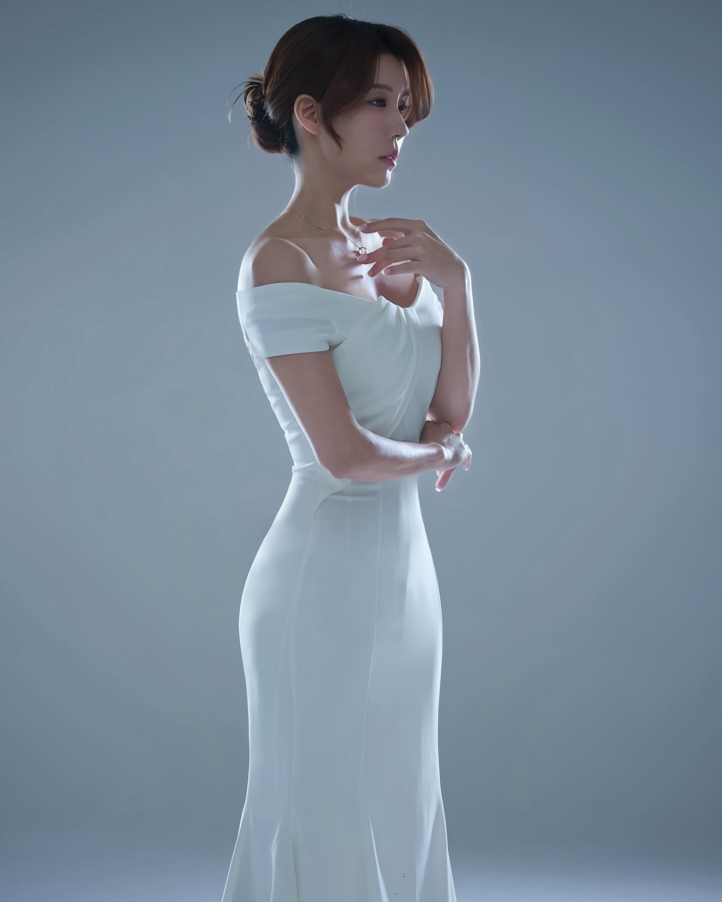 많은 것들을 마무리할 수 있었던 2023👋🏻
내년에는 말이 행동을 넘어서지 않도록,
행동이 생각을 넘어서지 않도록..🙏🏻

Photo by. clou.pic #무보정원본 #웨딩컨셉촬영 #스튜디오촬영