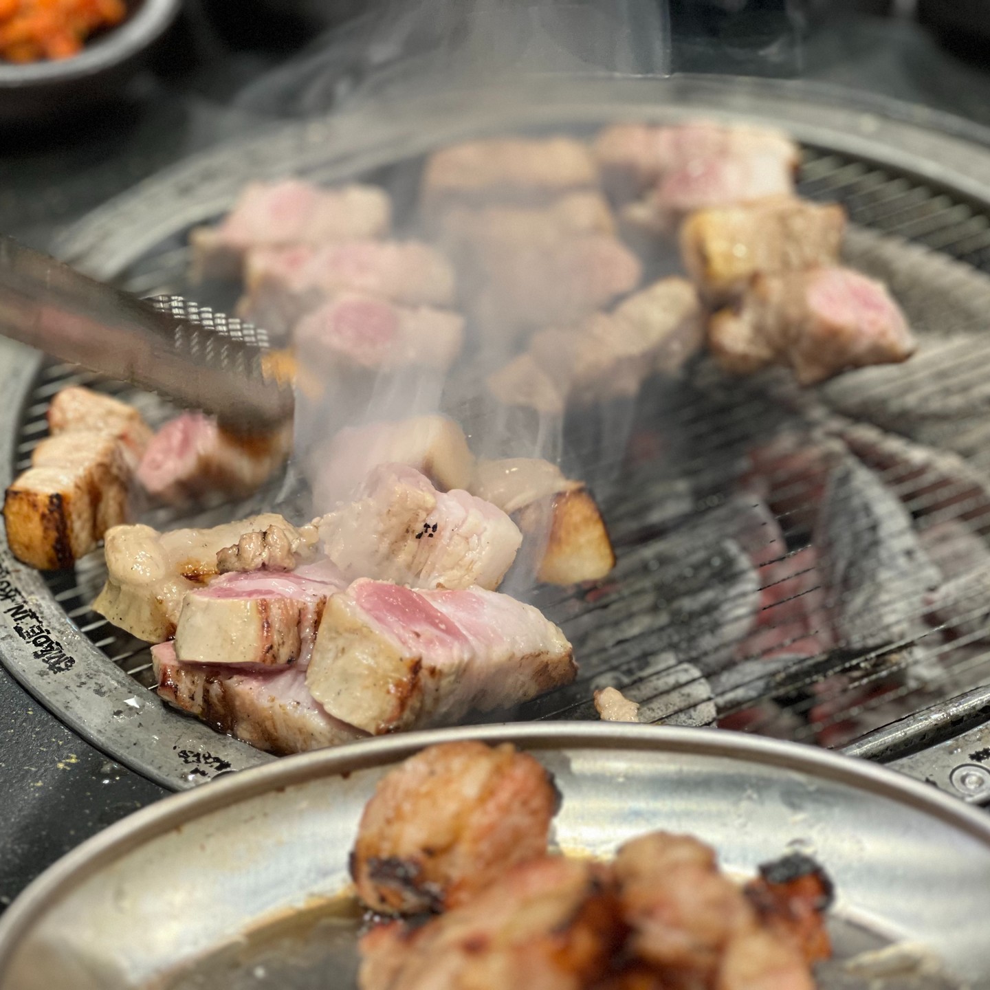 주기적으로 먹어줘야하는 #삼겹살 
아진짜 .. 먹어도 먹어도 질리지가 않네요
월요일인 어제.. 맛난 삼쏘 즐기고
귀가 ~~ 😍

여기 핫플인지 사람 엄청 많더라구요..
웨이팅까지 하구 먹었어요!!
쫄깃한 육즙 미쵸따..
김치찌개 서비스 너무 좋아요~~

#먹방 #먹스타그램 #JMT #원조부안집 #신대방삼거리맛집 #신대방삼거리역술집 #신대방삼거리역맛집 #대방동맛집