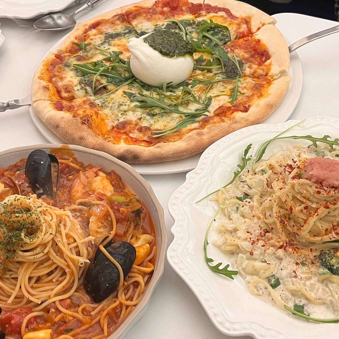 #대구맛집 #상인동맛집 #상인역맛집 

예쁘고, 맛있고 다하는 “피피하우스”

두번째 방문하는 맛집이에요오💚

화이트 인테리어에 초록 포인트로 청량한느낌의 가게에요!

음식은물론 내부도 너무 예뻤던 식당이었어요◡̈!

대표메뉴인 브라타치즈피자와 해물토마토 파스타 그리고 의외의 1등인 청양명란까르보나라 까지 너무너무 맛있게 먹고왔숨당 ( ื▿ ืʃƪ)💗

#상인동데이트 #상인동소개팅 장소로도 추천드립니다👍

✔️부라타치즈피자 ------ 17,900원
✔해물토마토파스타 ---- 11,900원
✔️더블포크스테이크 ---- 16,900원
✔️청양명란까르보나라--- 11,900원

📍대구 달서구 월곡로53길 70 1층 
⏰ 화-일 11:30 ~20:30 (월요일 정기휴무)
☎️ 0507-1396-6901
🚘 가게 앞 주차

#대구맛집 #대구브라타치즈 #대구데이트 #대구상인동맛집 #상인동양식