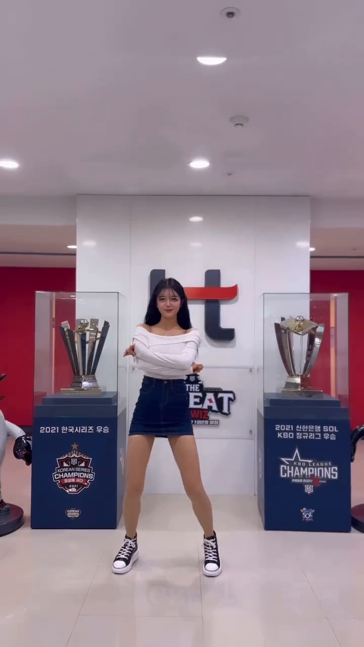 2위즈⚾️♥️ 오늘도 이기쟈아아!!! #릴스

#KBO #수원 #ktwiz #치어리더 #신세희
#daily #fyp #reels #신세희치어리더