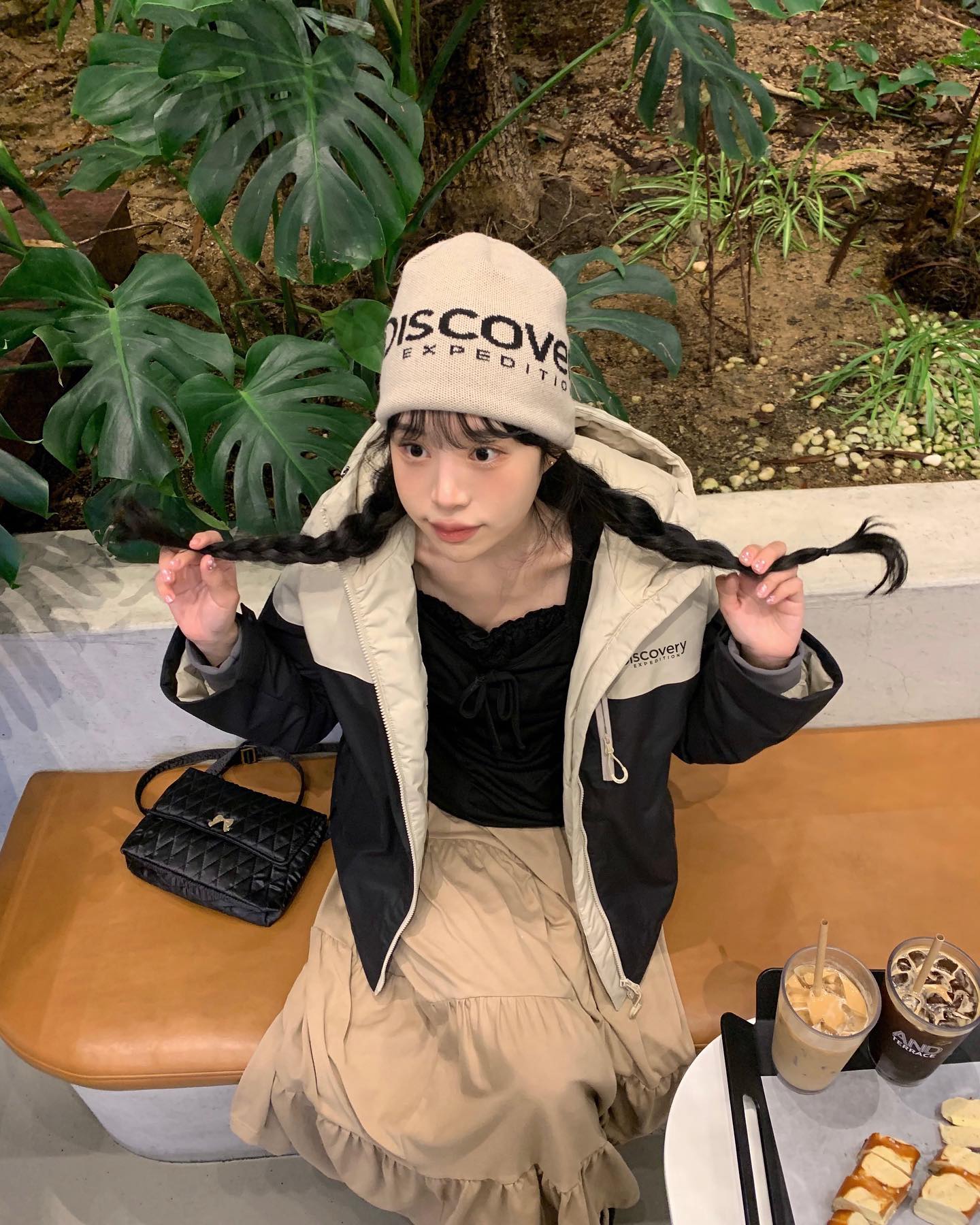 #광고 비니랑 패딩코디 기엽쪼 🥴〰️
discoveryexpedition_kr 완전 따숩🤍
한국오니 사라진 가을🧣
더워도 따듯한 나라가 조아 .. 돌아갈랭
#IAMADISCOVERER #DISCOVERER
#디스커버리패딩 (사이즈90착용) #패딩 #숏패딩 #여자패딩 #여자숏패딩 #패딩추천 #겨울패딩 #겨울패딩추천 #숏패딩코디 #겨울데일리룩