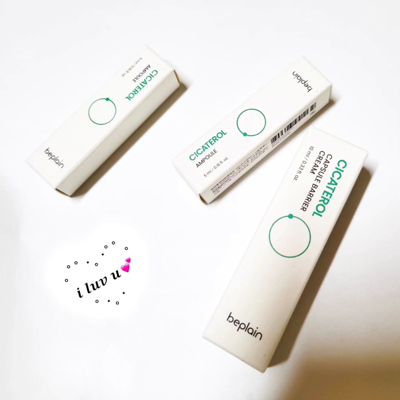 #제품제공

🛍비플레인
CICATEROL  CAPSULE
BARRIER CREAM
&AMPOULE 

ㆍ
ㆍ
ㆍ

날씨가 추워지면 

건조해지고 그러면서

트러블이 심해지는데요 

이럴때 필요한건 피부 진정이죠 

자극받고 건조해지는 

트러블에 안티트러블 

수분진정크림  시카테롤크림이

답이드라구요 

부드러운 젤크림이 주는 

촉촉한 수분감이 보호막

하나 생긴듯 넘 좋네요 

시카성분에서 알짜베기만 

추출한게  시카테롤이라구해요 

효능도 더 좋겠죠 

ㆍ
ㆍ

✔️시카테롤-시카에서 피토스테롤
(프로비타민D유사성분) 

✔️피토스테롤-과일.소나무.채소등  식물에서  자연적으로 얻어진
비타민D성분을 말함

시카성분을 무려5배나 

더담은 찐성분이라 

고농축답게 소량이라도 

수분감이 다르네요 

부드럽게 발리는 크림형이라 

피부흡수도 좋아요 

약간진한 회갈색빛 

크림인데 피부속깊이  

수분보습되는게 

완전 매력쟁이 크림이네요 

흡수되고는 뽀송해서 더맘에들어요

ㆍ
ㆍ

🌼병풀추출물-진정케어
🌼마데카소사이드-
 진정보습
🌼알란토인-
 진정장벽케어
🌼판테놀-장벽케어 

ㆍ
ㆍ

성분에서도 알수있듯이 

성분도 좋고 효능은 

더좋은 

시카테롤 제품라인 

정말 쓰고나서 더 맘에 

들어서 본품쓰려구요 

시카테롤 앰플역시 

급속진정에 정말좋아요 

찬바람에 손이 텄었는데 

앰플발랐드니 갈라진데가 

수분이 쏘옥 흡수하네요 

붉은기.피지.모공 

걱정이신 

프로예민러분들 이제품 

꼭 써보세요 

#파룸체험단 #비플레인 
#시카테롤 #극보습
#비플레인시카테롤 
#시카테롤캡슐베리어크림 
#극보습진정크림
#비플레인 #beplain 
#안티트러블_시카테롤
#시카테롤캡슐베리어크림 
#극보습진정크림 
#시카테롤앰플 
#급속진정앰플
#뷰티  #뷰티리뷰어

ㆍ
ㆍ