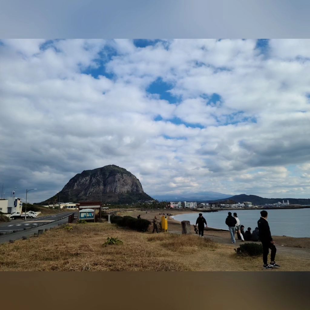 오늘은 마라도 갔다오니 하루가 끝남ㅋㅋㅋ 무한도전에서 나온 짜장면집에 유느님 자리 앉아서 먹음ㅋㅋㅋ

#제주도 #마라도 #무한도전짜장면 #산방산 #용머리해안 #선인장군락지 #제주도여행
