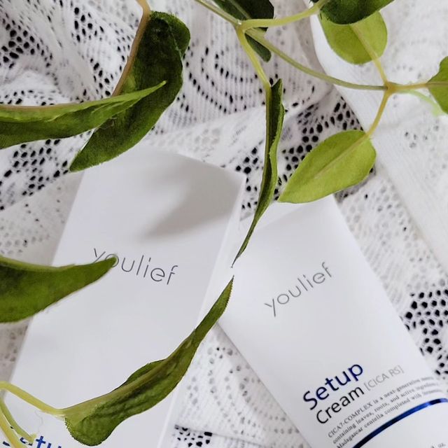  송송 on Instagram: "#광고

민감성 피부인데 건성이라 정말 크림유목민으로 여러가지 제품을 많이 사용해봤는데요. 민감성 피부 대상 저자극 시험을 통과는 물론  제품으로 논-코메도제닉 제품으로 여드름성 피부 적합테스트까지 완료 했다는 거!

시카7 컴플렉스 + 보타-피토좀 기술로 강력한 진정효과, 콜라겐 합성, 피부 장벽 강화, 수분 공급, 피지 감소, 피부 트러블 케어, 피부 건강 회복 , 민감 피부 개선 효과까지!

빠른 흡수력은 물론 끈적이지 않게 촉촉하게 속보습 해주는 크림으로 온가족 모두 사용할 수 있어요~💙

#유리프 #수분크림 #시카 #민감성피부 #셋업크림"