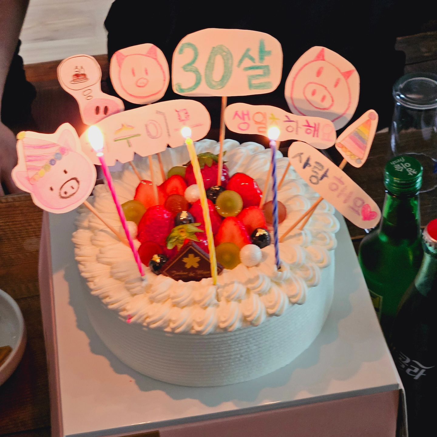 🐷240512

짐지수가 30살이라니ㅋㅋㅋㅋㅋㅋ
조카가 셋이라서 선물도 3개라고
좋아하는 돼지띠 지츄이모💕

우리 왜이리 신났닝ㅋㅋㅋㅋ
조하준 틈노리고 탈출하려다 실패ㅋㅋ