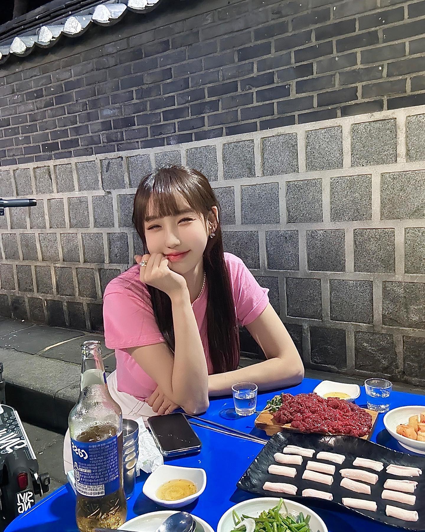 🩷
낮부터 만나 1 2 3 4 차 🫨💦
수다떨고 한잔하고
옴총 신났던 우리의 날….^^

집갈땐 다들 체력이 딸려🥱🤦🏻‍♀️

-
#깅나너왜T야? 🤷🏻‍♀️
#비정상회담 #낮부터밤까지
#종로3가 #익선동 #동대문허파집
#포장마차 #노포맛집